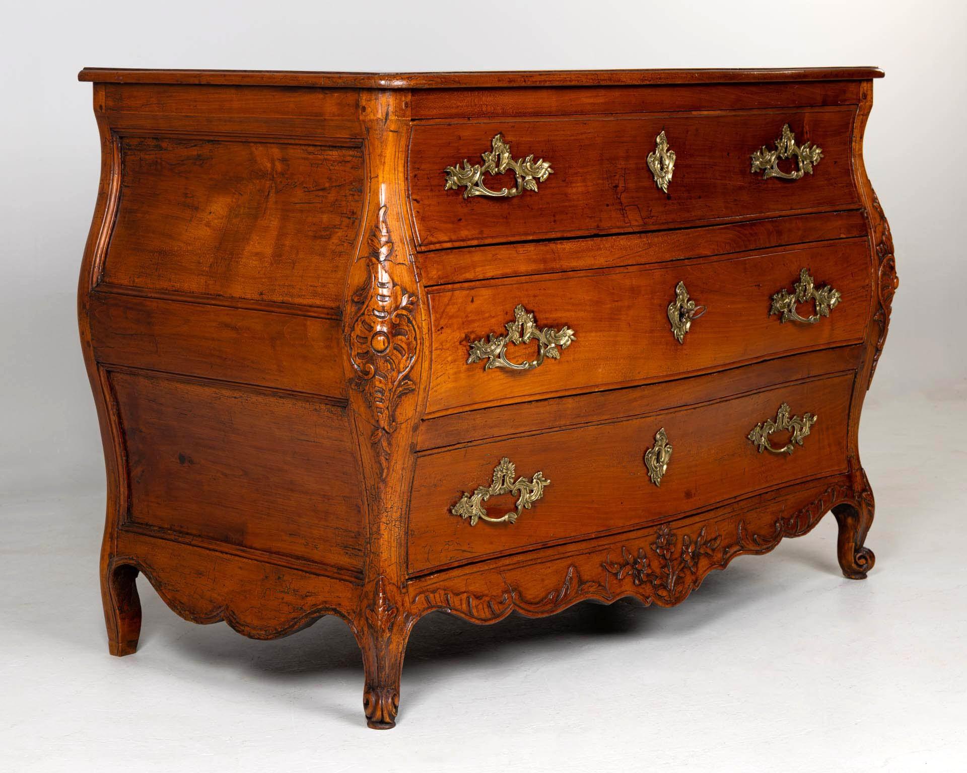 Commode Provençale Française du milieu du 18ème siècle avec une belle Patina 4