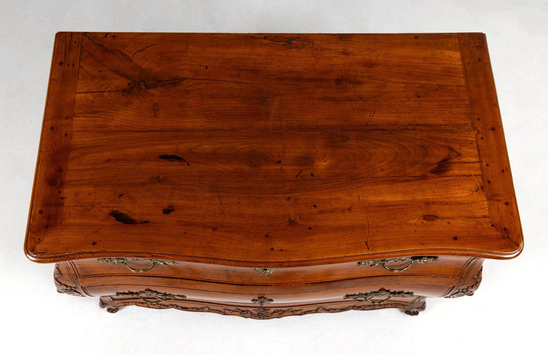 Commode Provençale Française du milieu du 18ème siècle avec une belle Patina 5