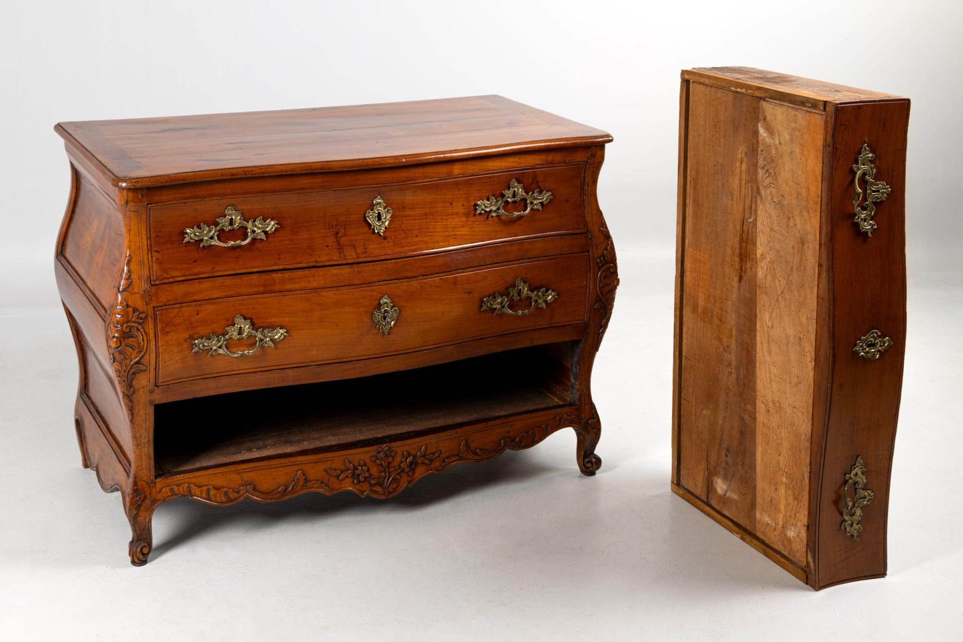 Commode Provençale Française du milieu du 18ème siècle avec une belle Patina 6