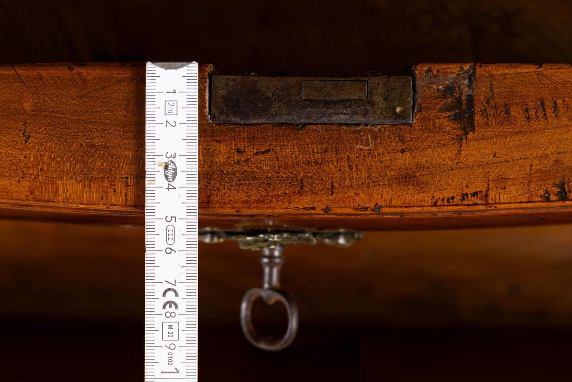 Commode Provençale Française du milieu du 18ème siècle avec une belle Patina 8