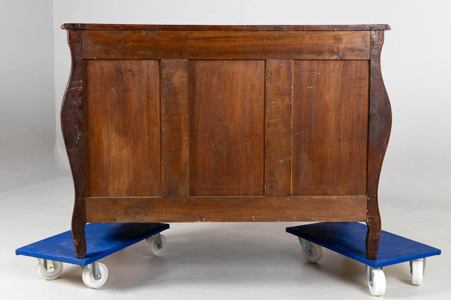 Commode Provençale Française du milieu du 18ème siècle avec une belle Patina 9