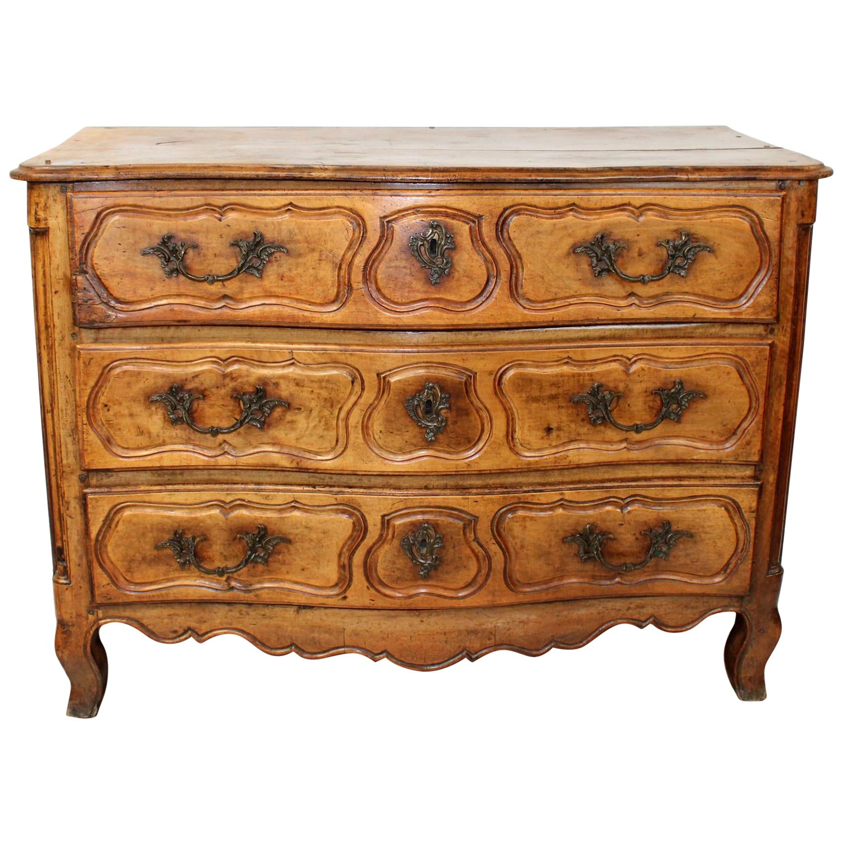 Mid-18th Century French Provincial Louis XV Commode in Walnut