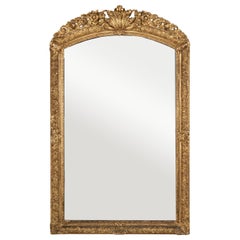 Espejo de pared de madera dorada del periodo de la Regencia francesa de mediados del siglo XVIII