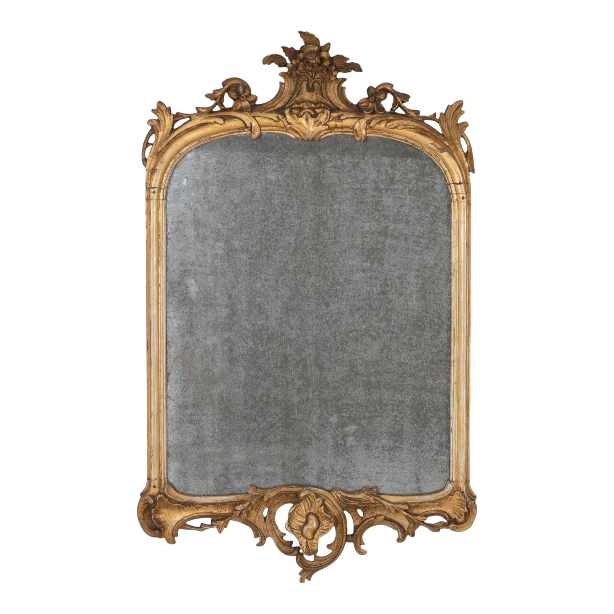 Specchio in legno dorato intagliato French Rococo della metà del XVIII secolo