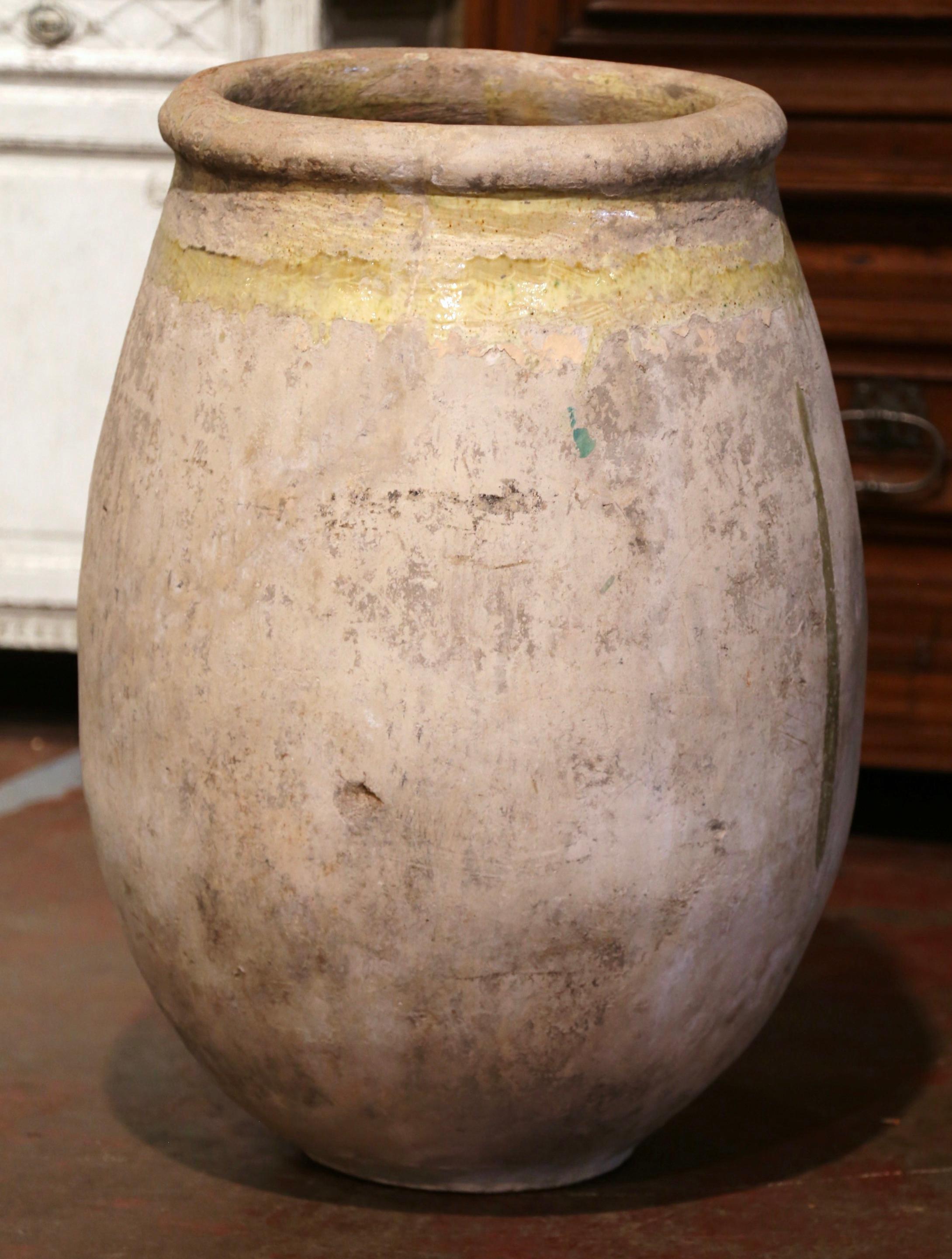 Mid-18th Century French Terracotta Olive Jar from Provence In Excellent Condition In Dallas, TX