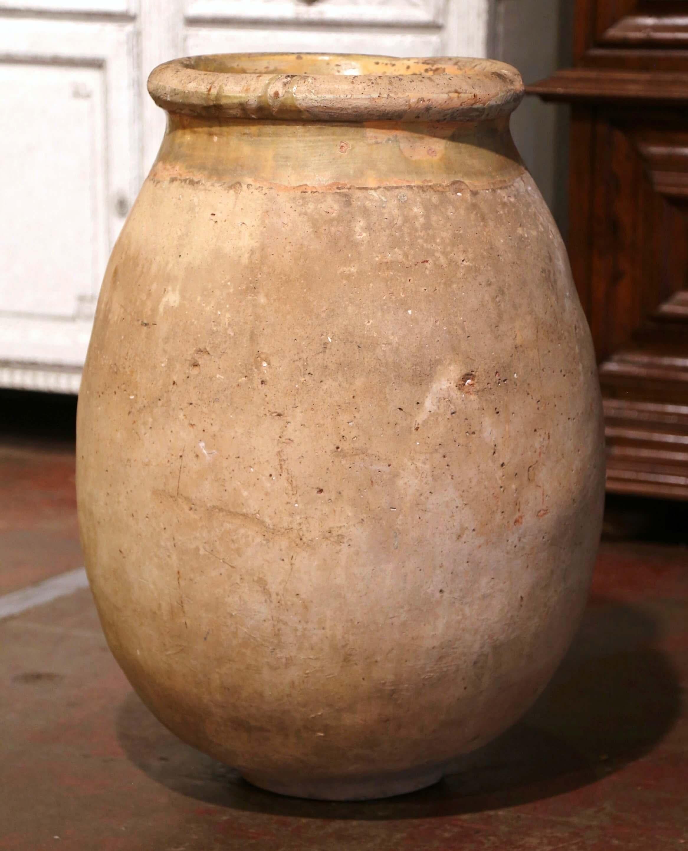 Mid-18th Century French Terracotta Olive Jar from Provence In Excellent Condition In Dallas, TX