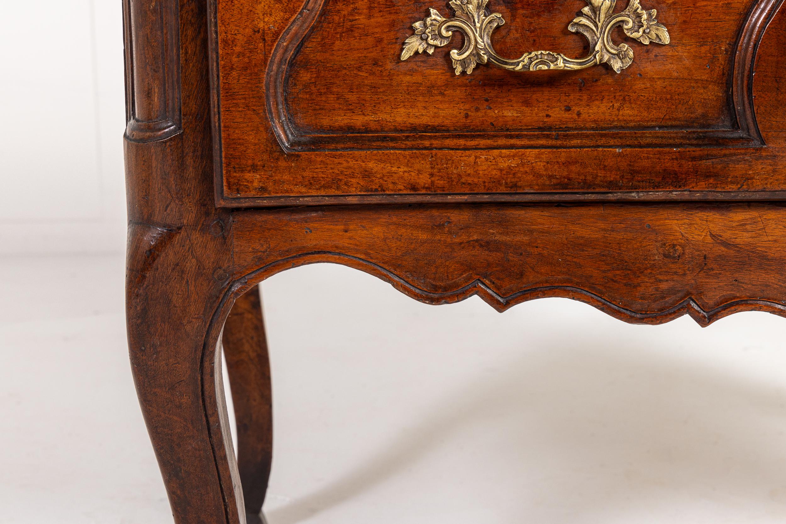 Mid 18th Century French Walnut Commode with Marble Top In Excellent Condition For Sale In Gloucestershire, GB