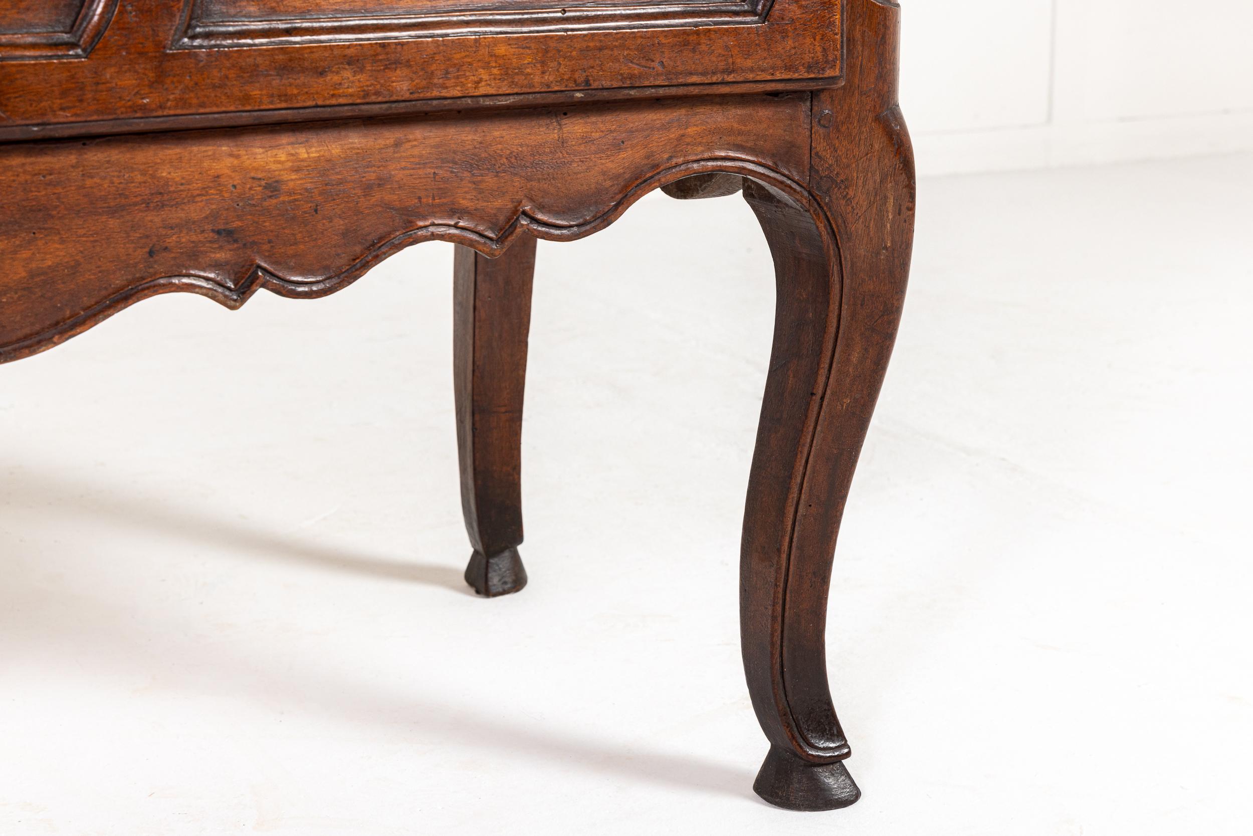 Mid 18th Century French Walnut Commode with Marble Top For Sale 1