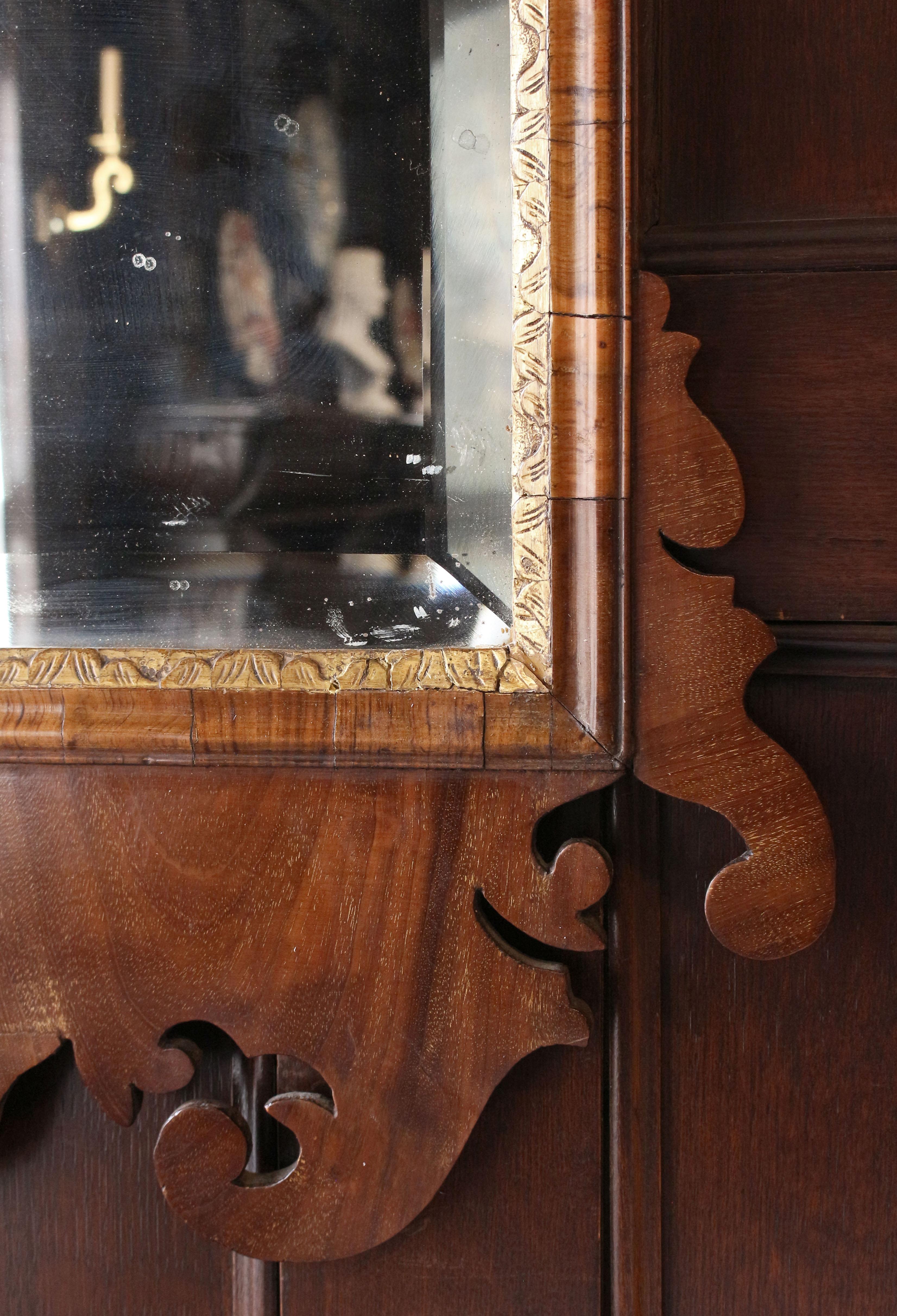 Doré Miroir anglais du milieu du XVIIIe siècle de la période George II - George III en vente