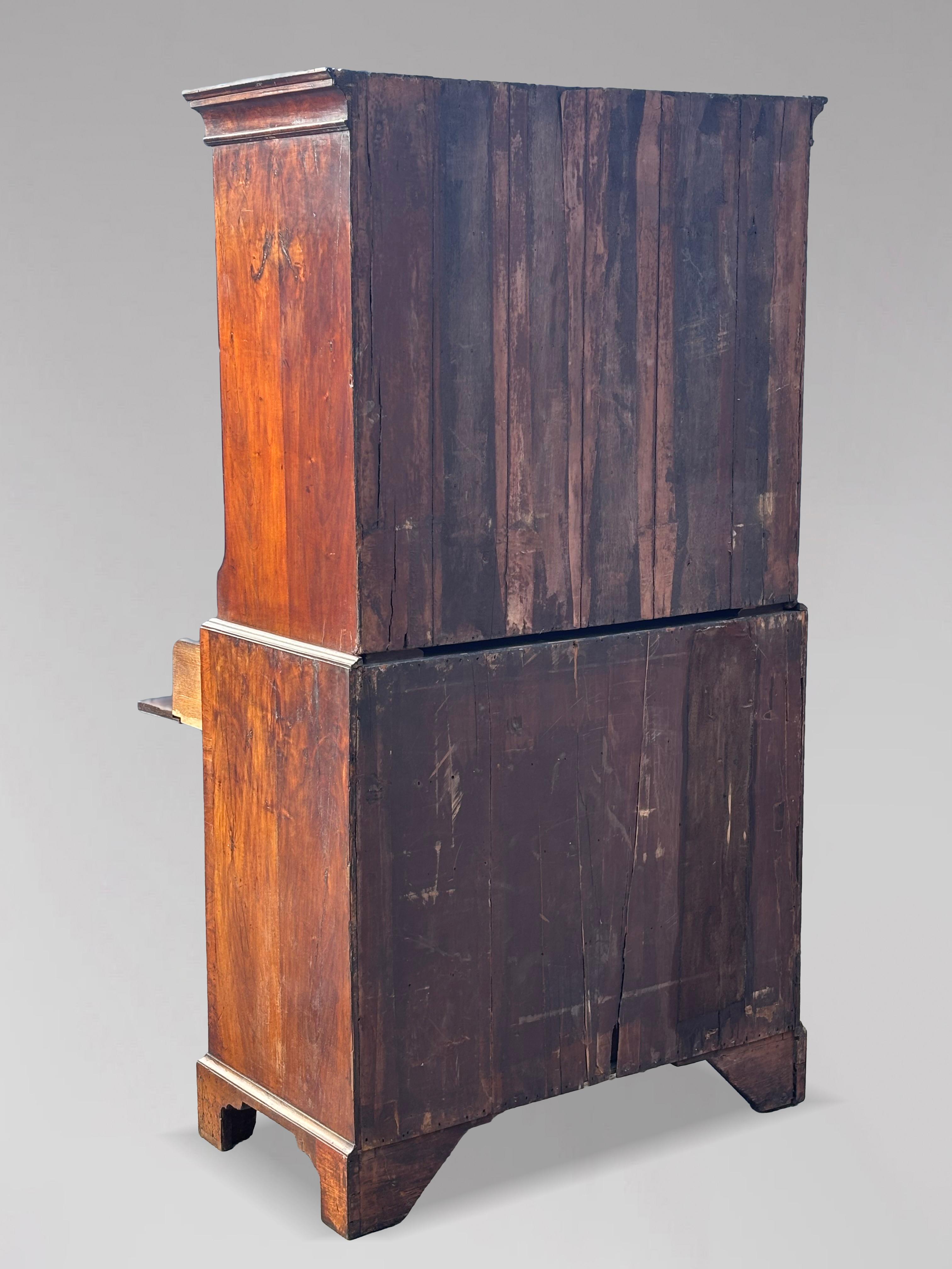 XVIIIe siècle Mid 18th Century George II Period Burr Walnut Tallboy en vente