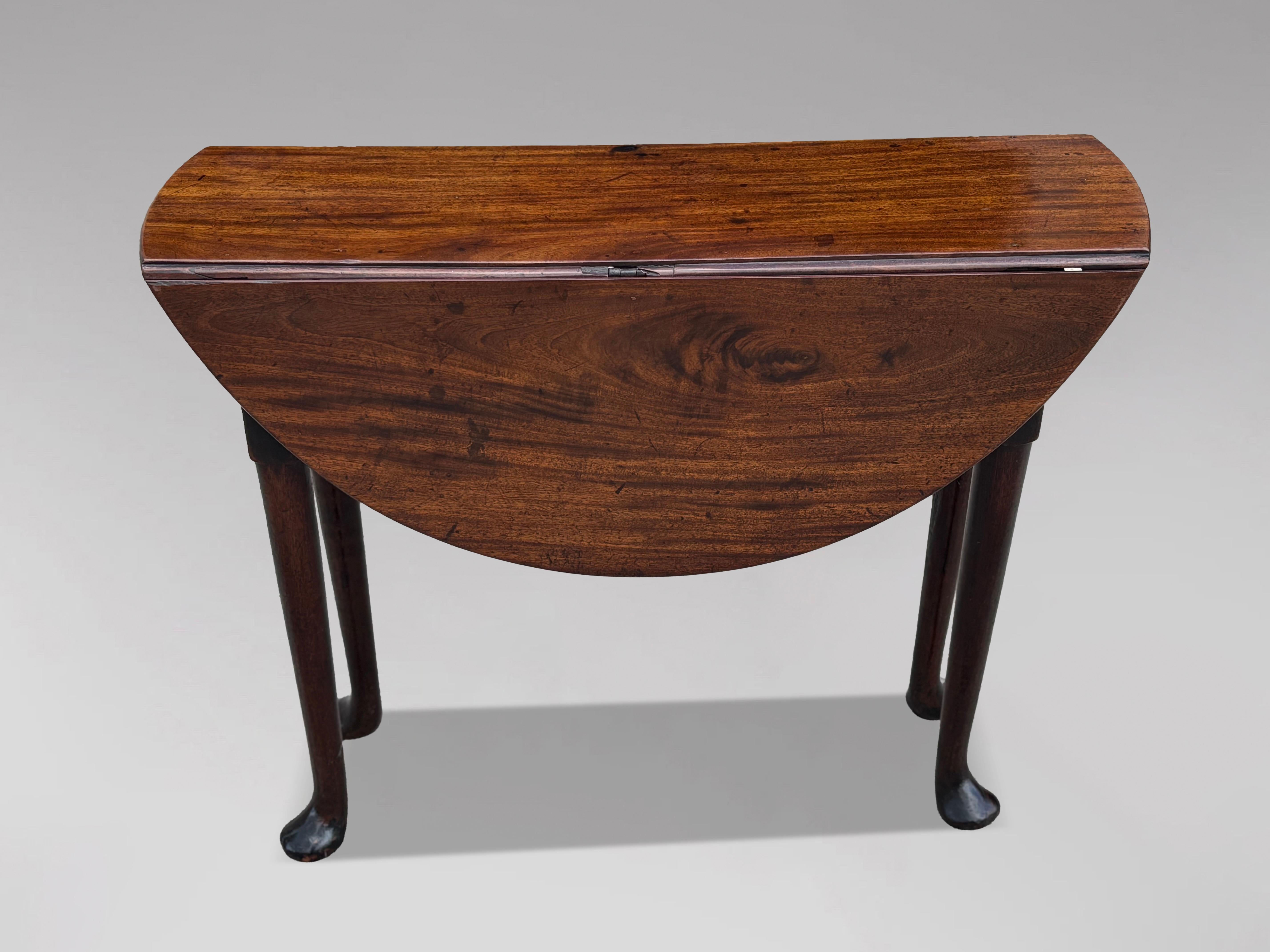 Mid 18th Century George II Period Mahogany Drop Leaf Table In Good Condition For Sale In Petworth,West Sussex, GB