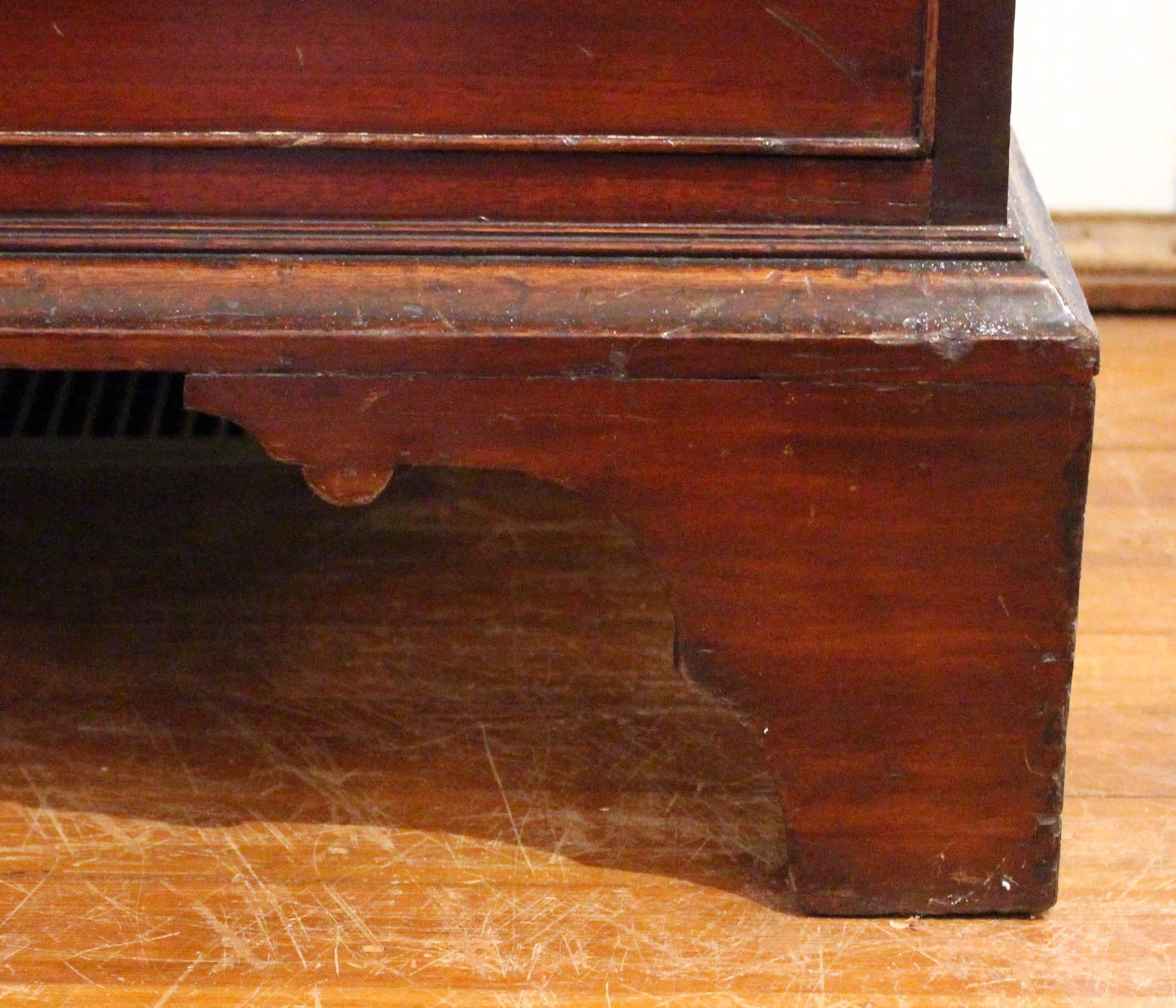 Mid-18th Century George III Period Chest on Chest In Good Condition For Sale In Chapel Hill, NC