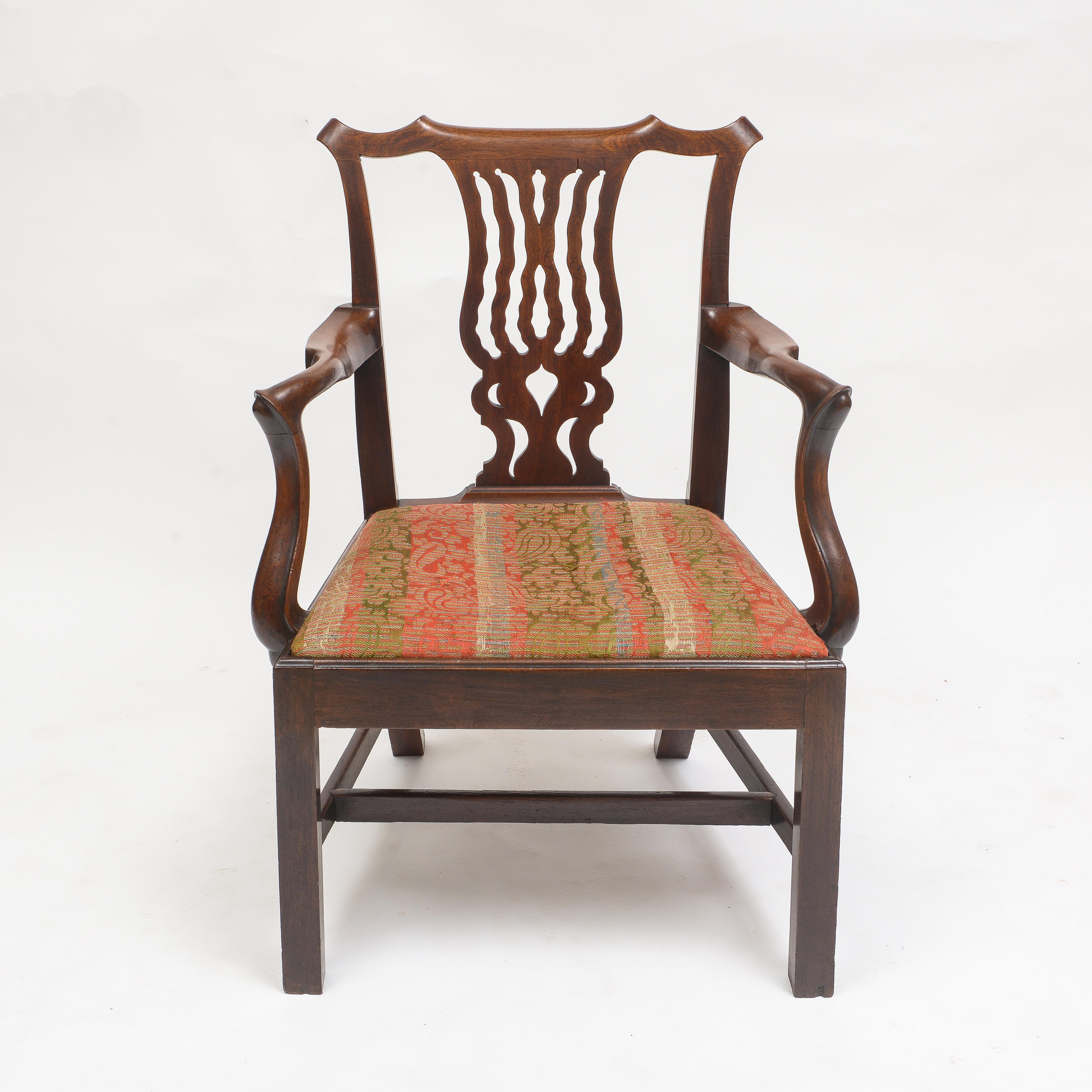A fine Georgian Arm chair I’m mahogany
Includes an unusual wavy back-splat and beautifully carved arms
Supported by Marlboro legs
