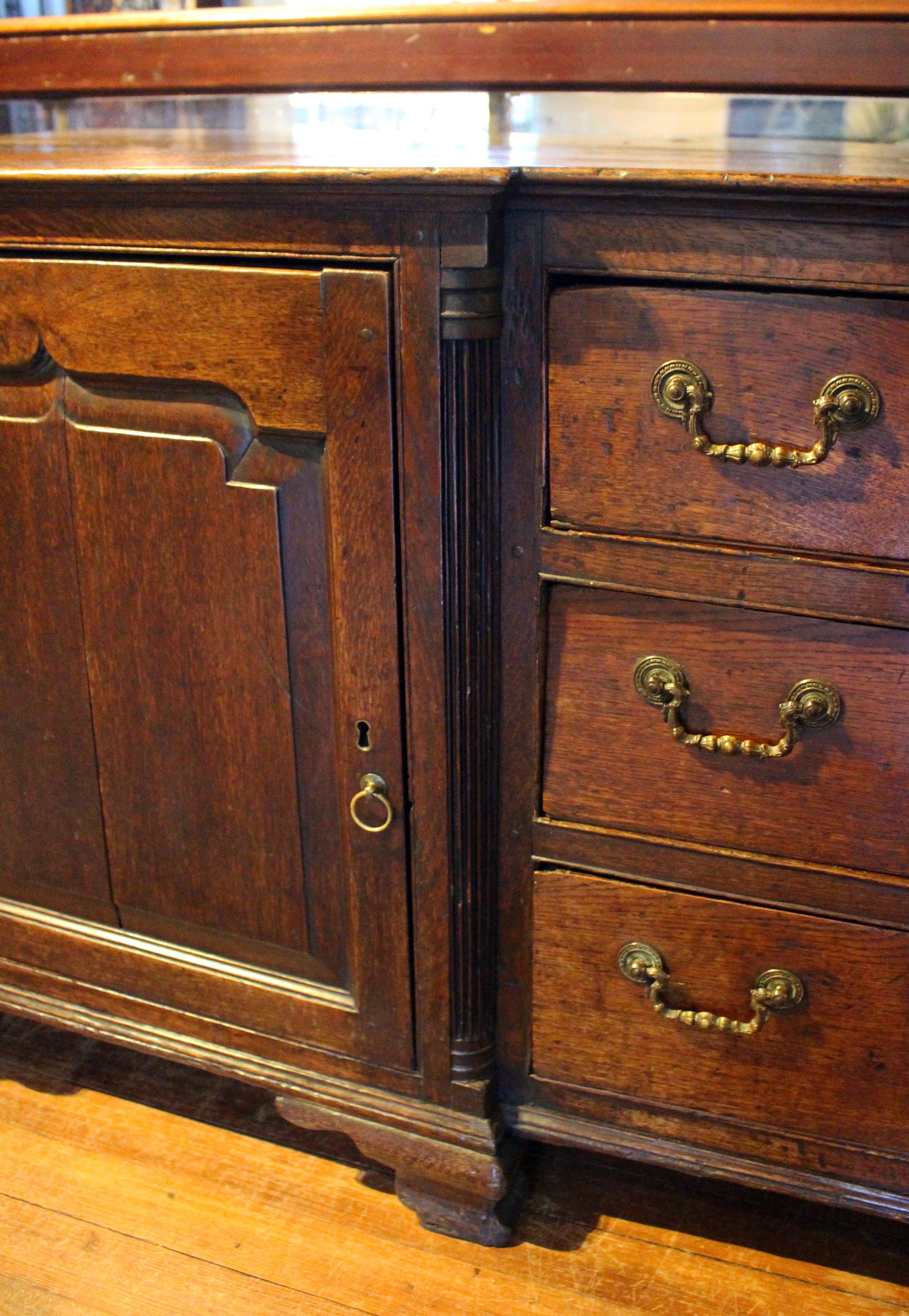 Mid-18th Century Georgian Dresser Base In Good Condition For Sale In Chapel Hill, NC