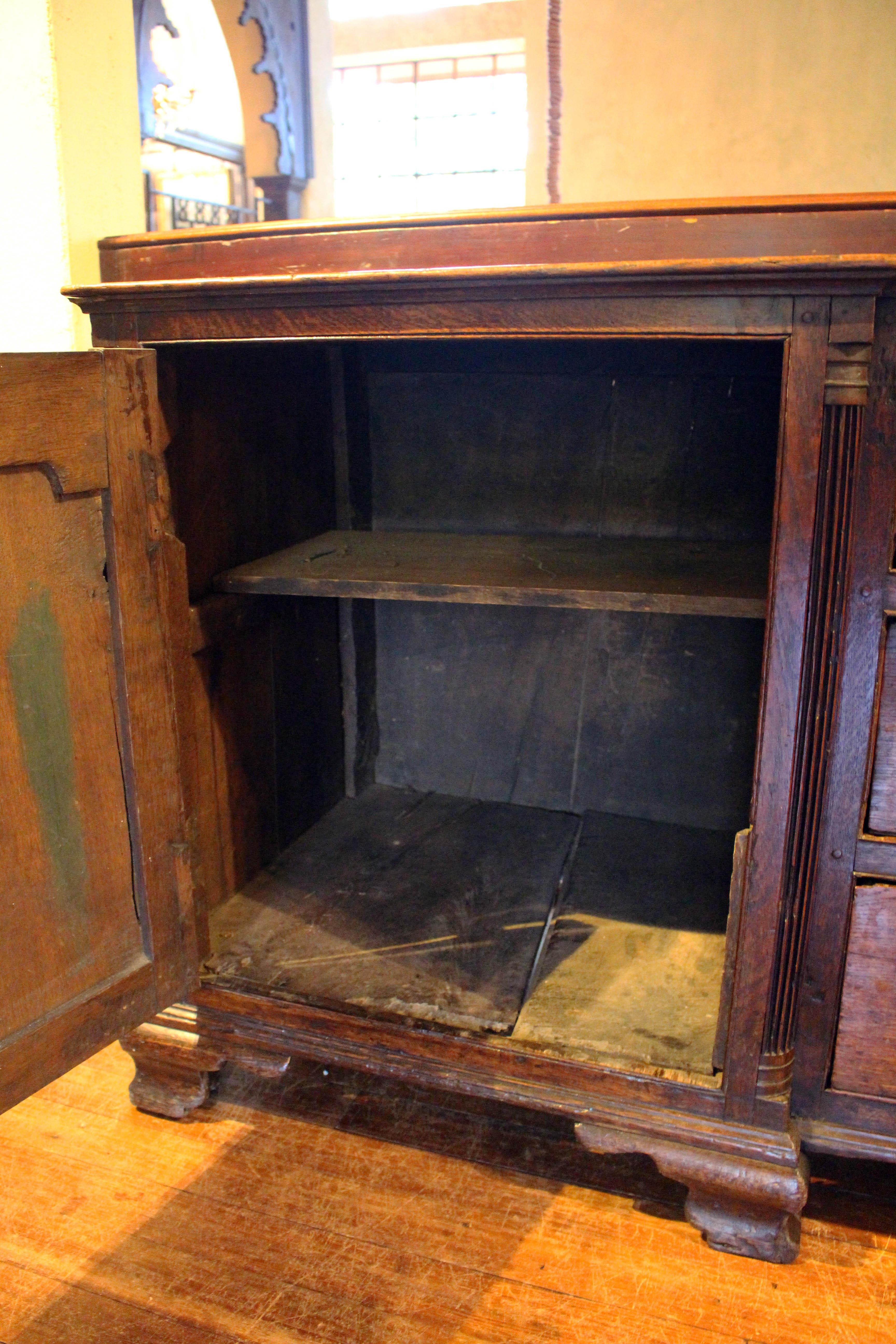 Mid-18th Century Georgian Dresser Base For Sale 2