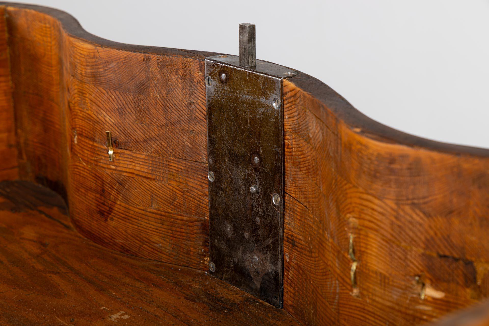 Walnut Mid 18th Century German Baroque Chest Of Drawers, Louis XV, Circa 1760 For Sale
