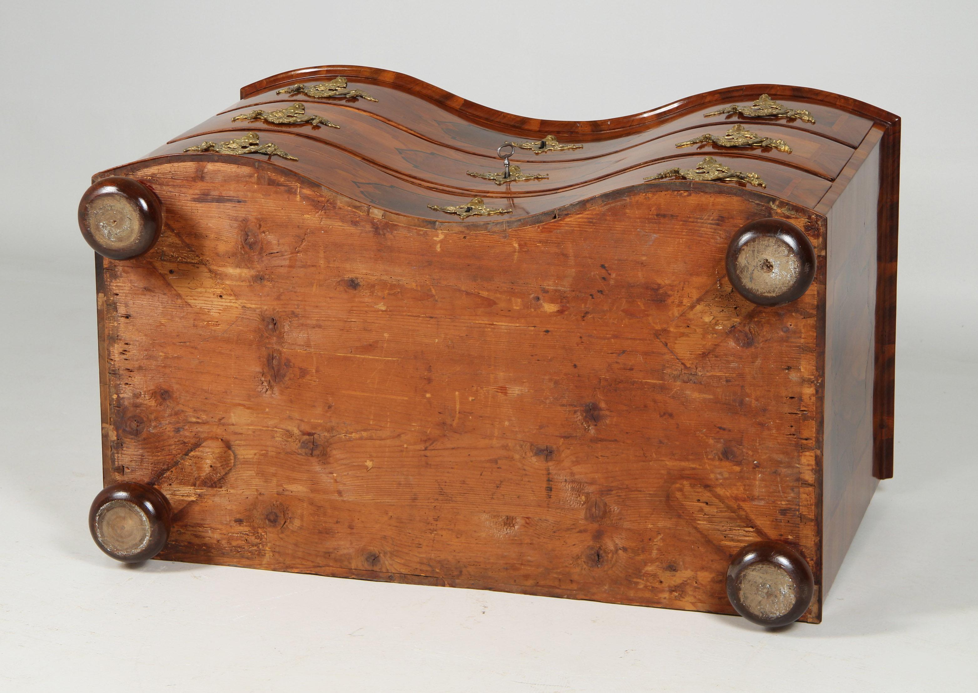 Cassettiera barocca tedesca o Luigi XV della metà del XVIII secolo, Monaco di Baviera, 1760 circa in vendita 10