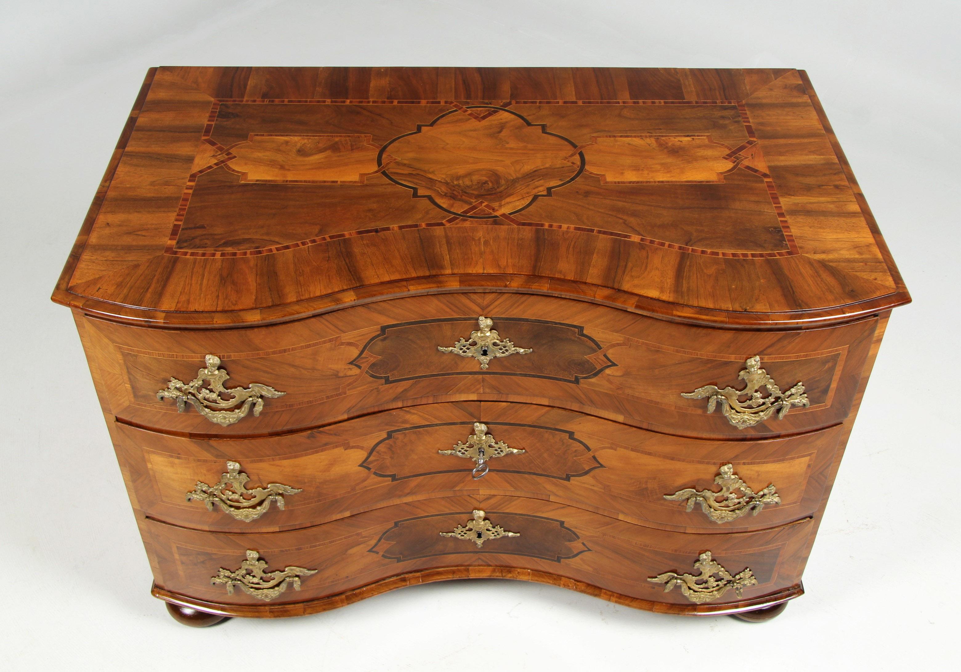 Barocco Cassettiera barocca tedesca o Luigi XV della metà del XVIII secolo, Monaco di Baviera, 1760 circa in vendita