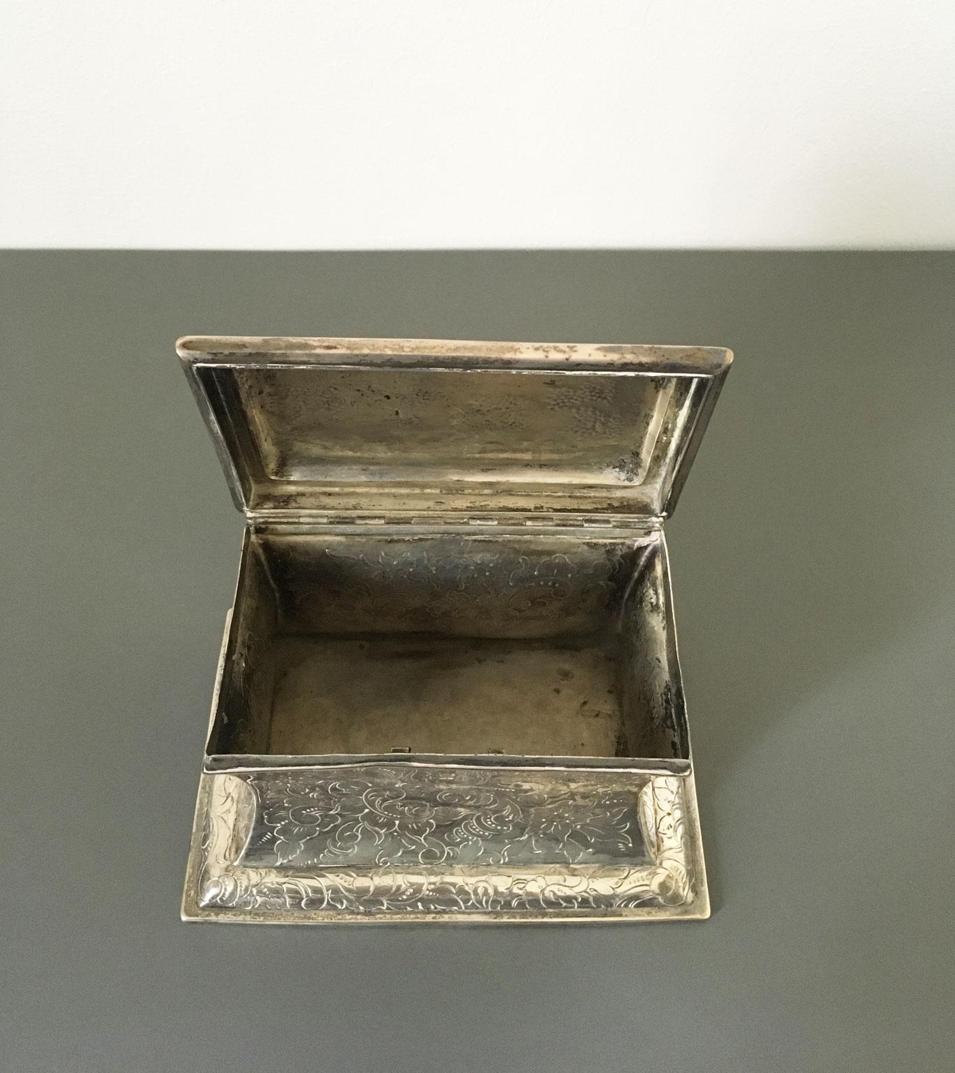 Mid-18th Century German Engraved Sterking Silver Box For Sale 3