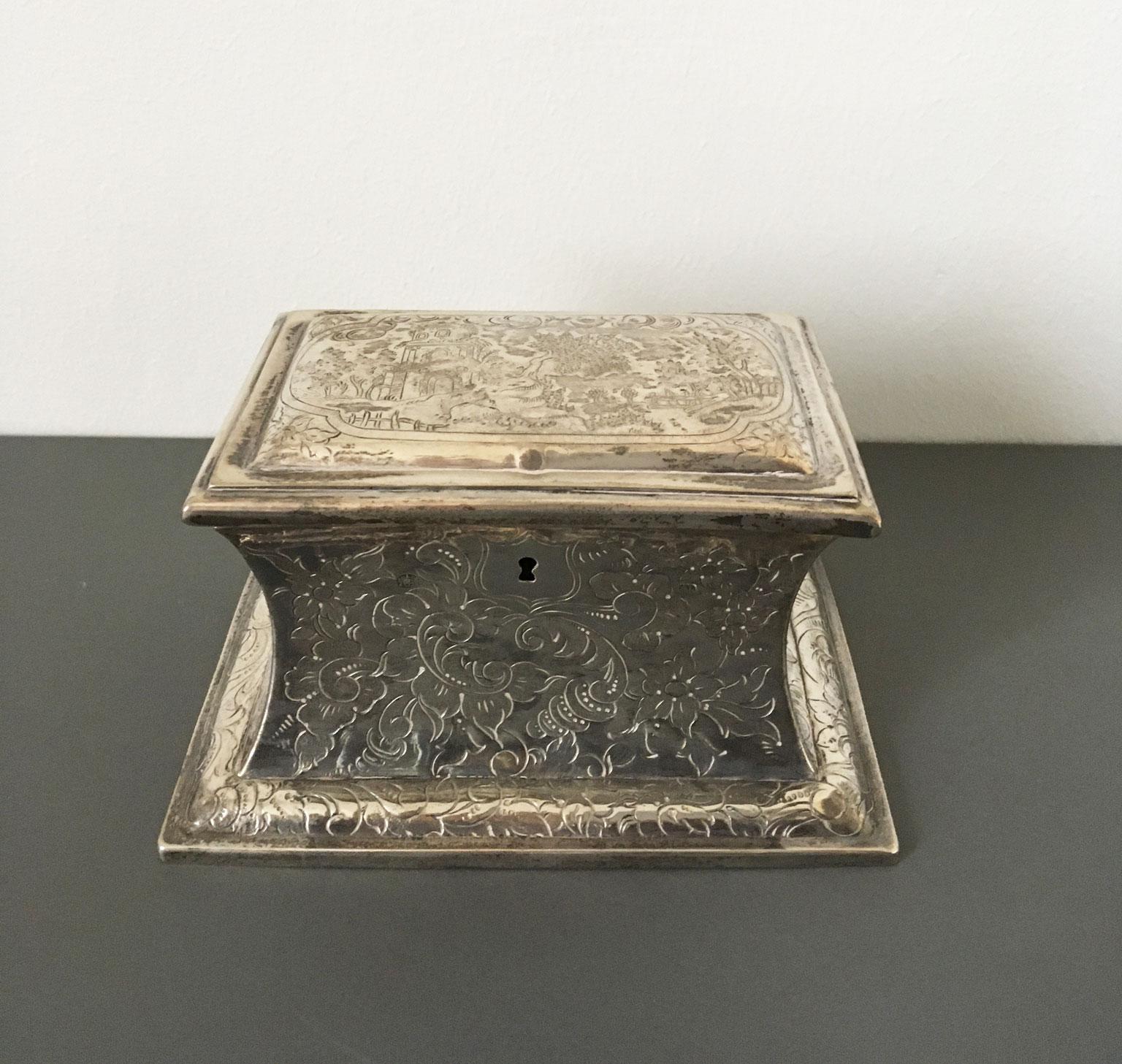 Mid-18th Century German Engraved Sterking Silver Box For Sale 9