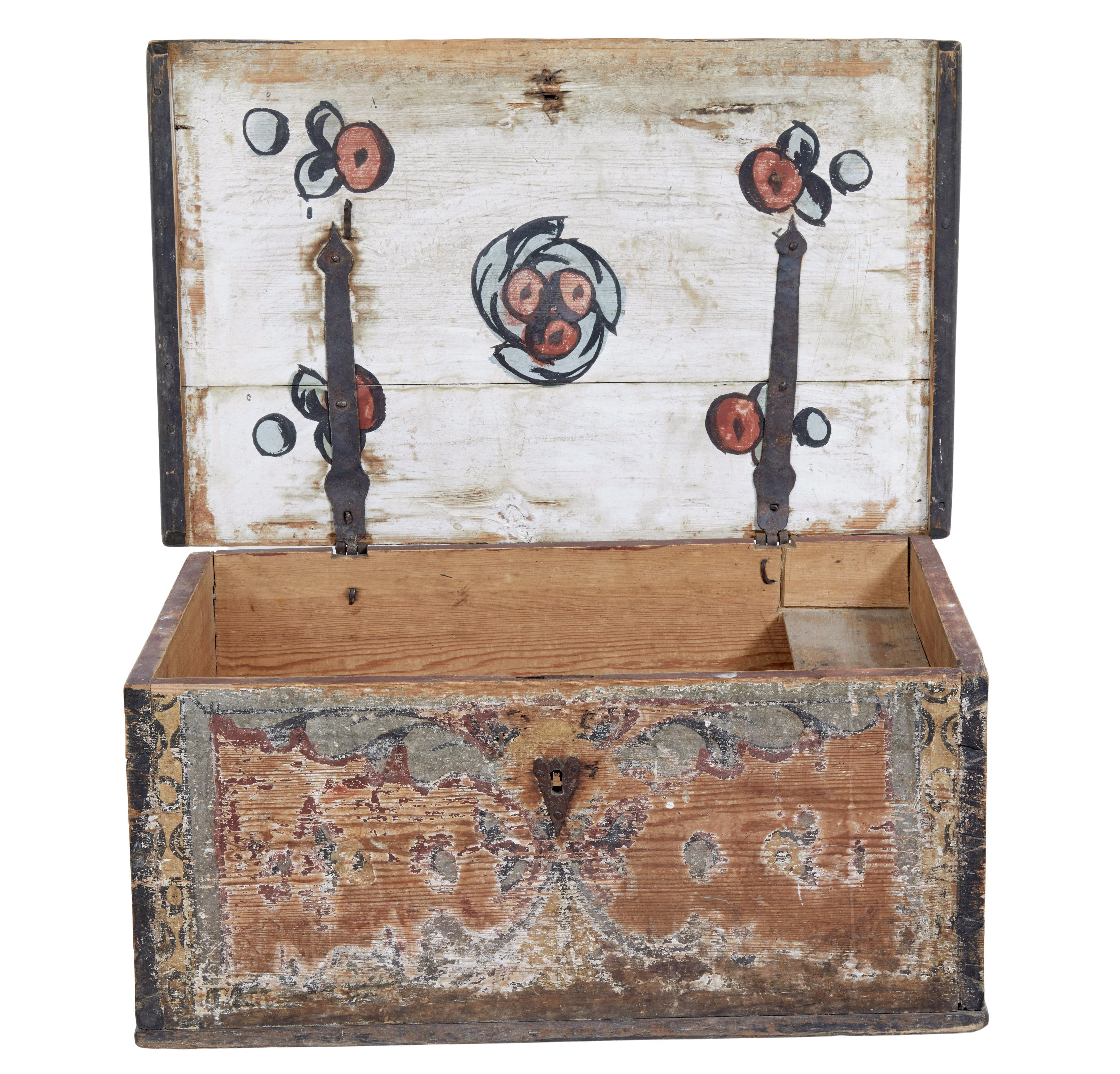 Folk Art Mid-18th Century Hand Painted Traditional Swedish Pine Chest For Sale