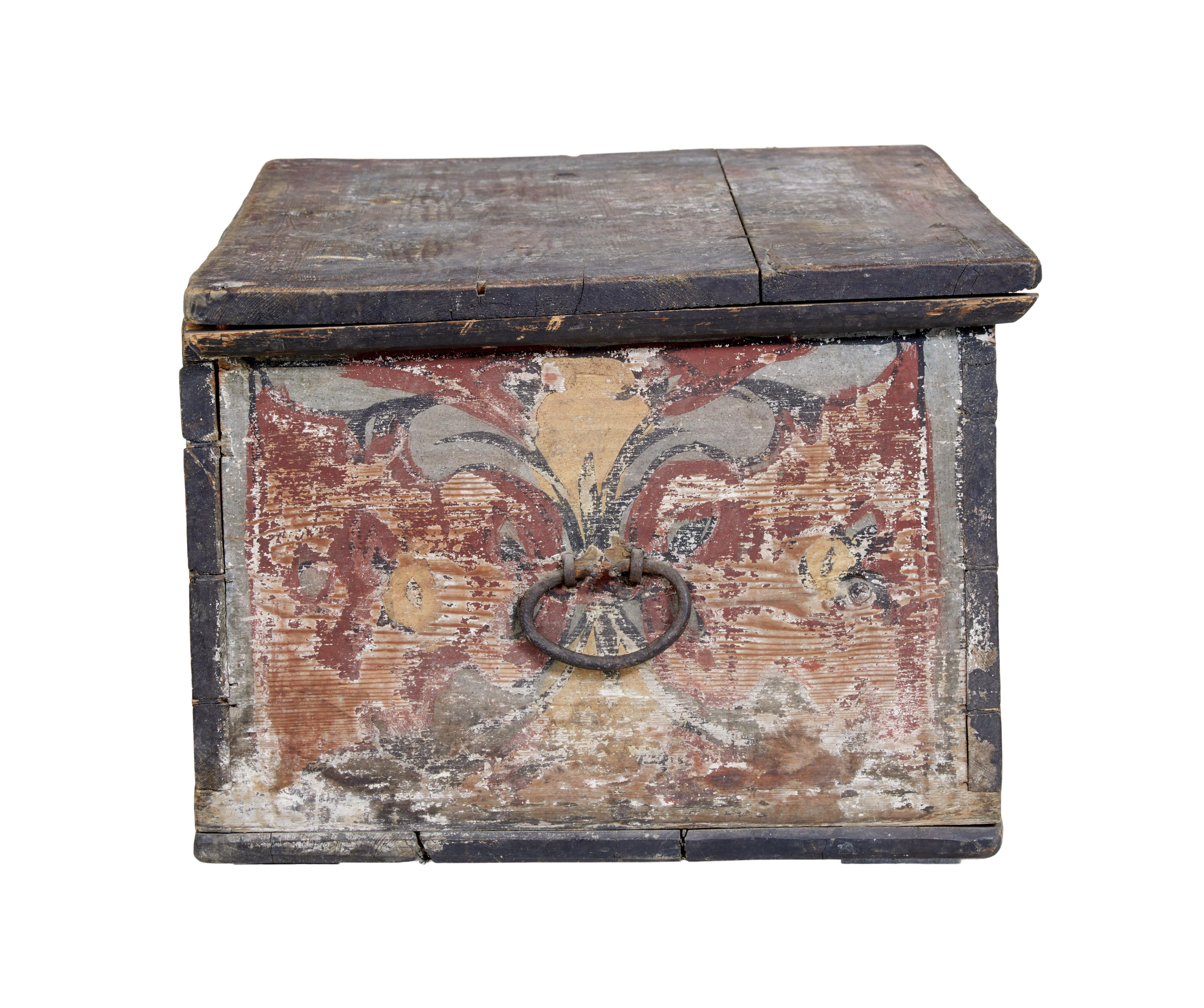 Mid-18th Century Hand Painted Traditional Swedish Pine Chest In Good Condition For Sale In Debenham, Suffolk