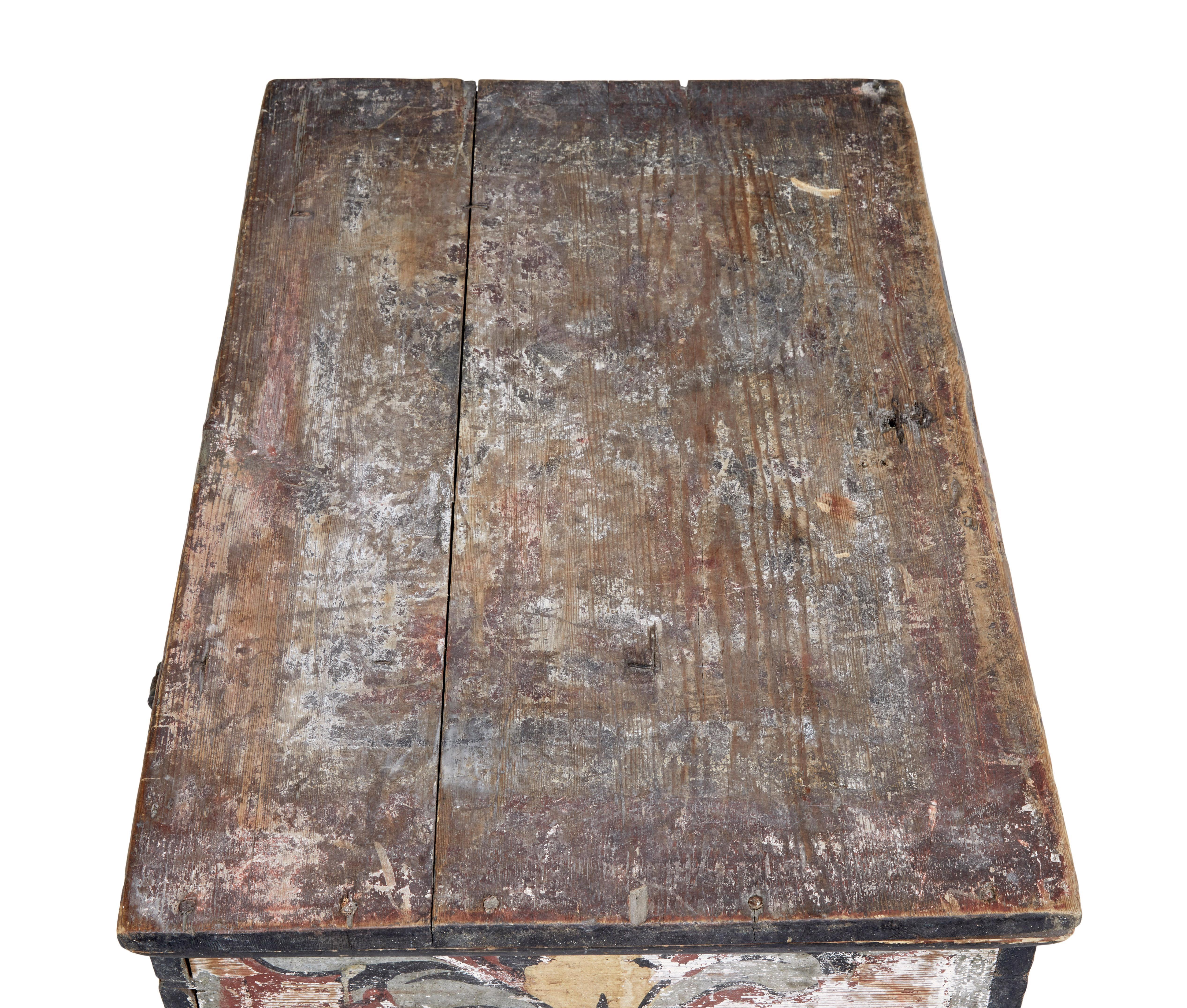 Mid-18th Century Hand Painted Traditional Swedish Pine Chest For Sale 2