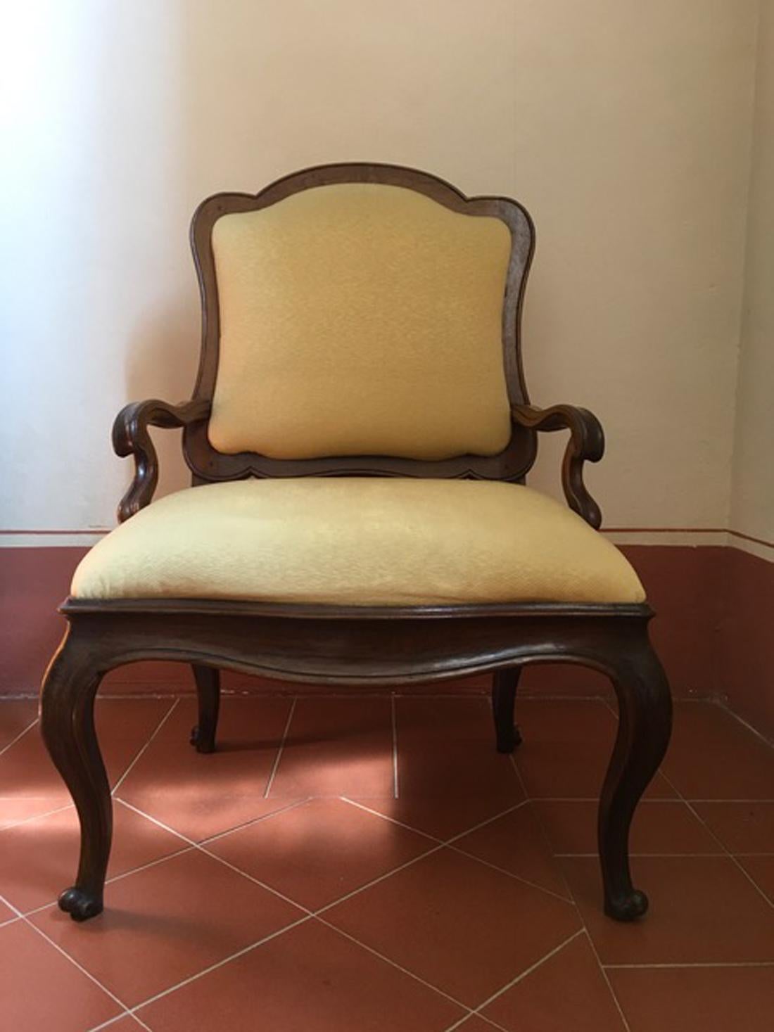 Mid-18th Century Italian Antique Hand-Carved Walnut Upholstered Armchairs, Pair In Good Condition In Brescia, IT
