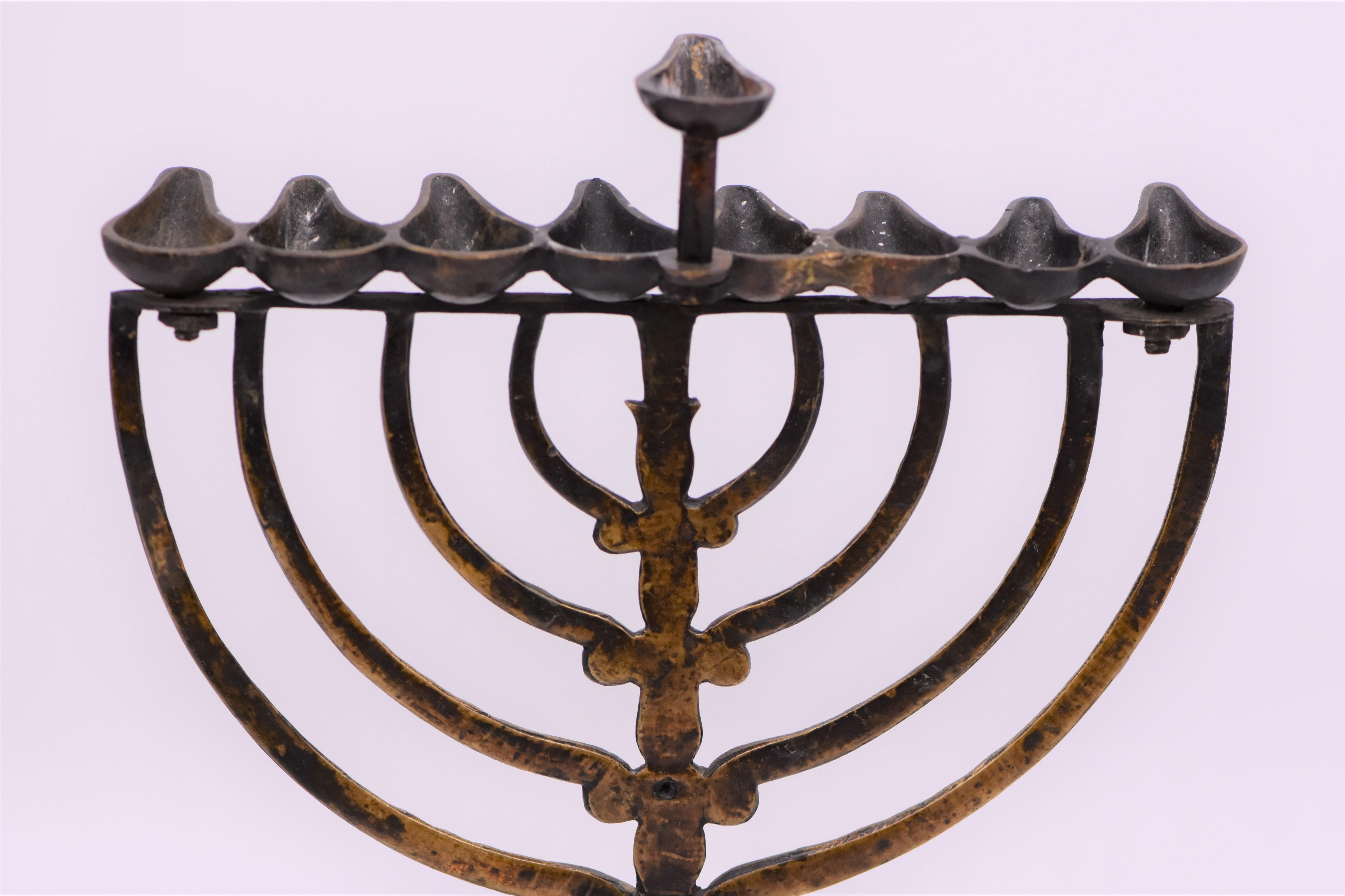 Mid-18th Century Italian Bronze Hanukkah Lamp Menorah For Sale 1