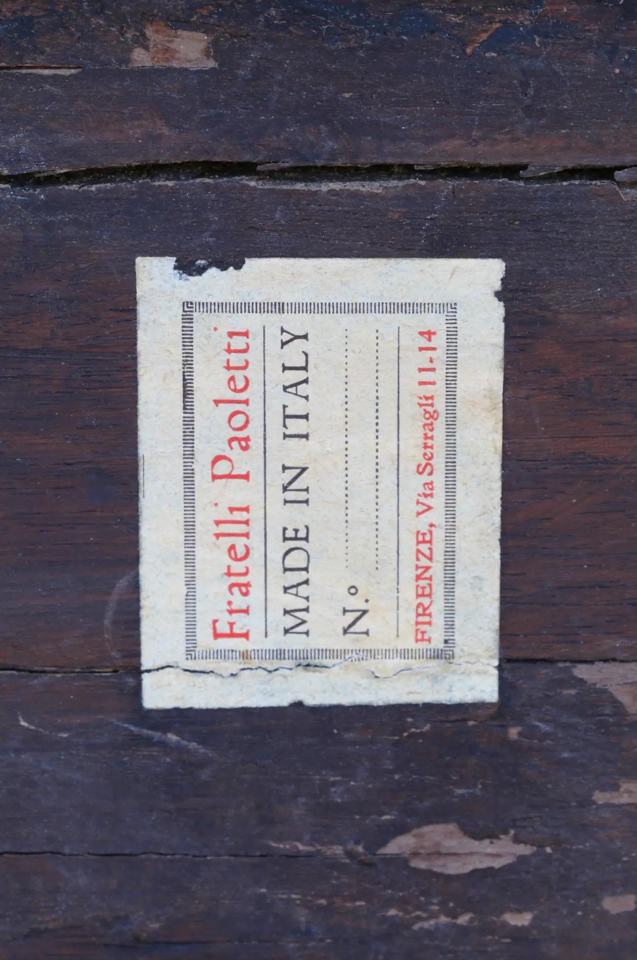 Malle italienne du milieu du XVIIIe siècle en bois doré sculpté et peint en polychrome en vente 4