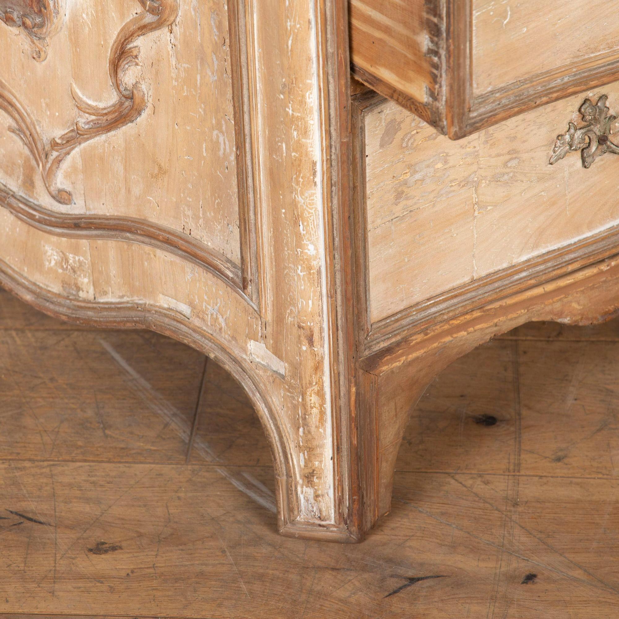 Mid 18th Century Italian walnut and fruitwood serpentine fronted commode.
With four carved drawers above shaped apron and standing on bracket feet.
Provenance: Moreton Hall, Moreton Merrell.