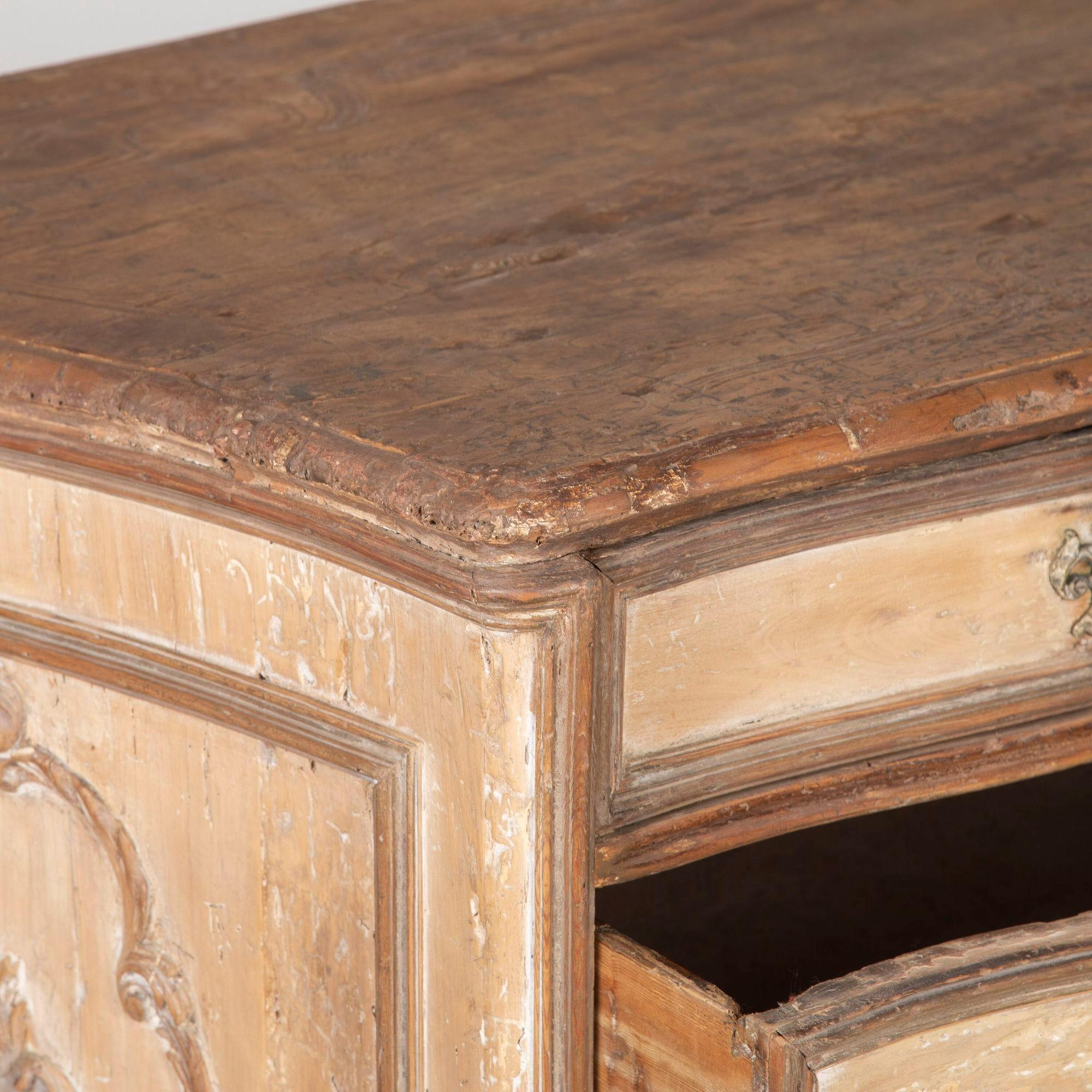 Mid 18th Century Italian Commode In Good Condition In Gloucestershire, GB