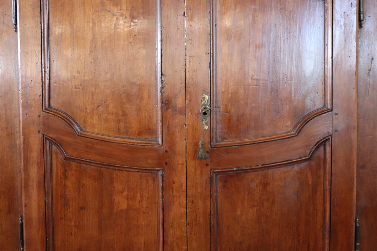 Mid 18th Century Italian Louis XV Solid Poplar Wood Antique Cupboard or Cabinet For Sale 3
