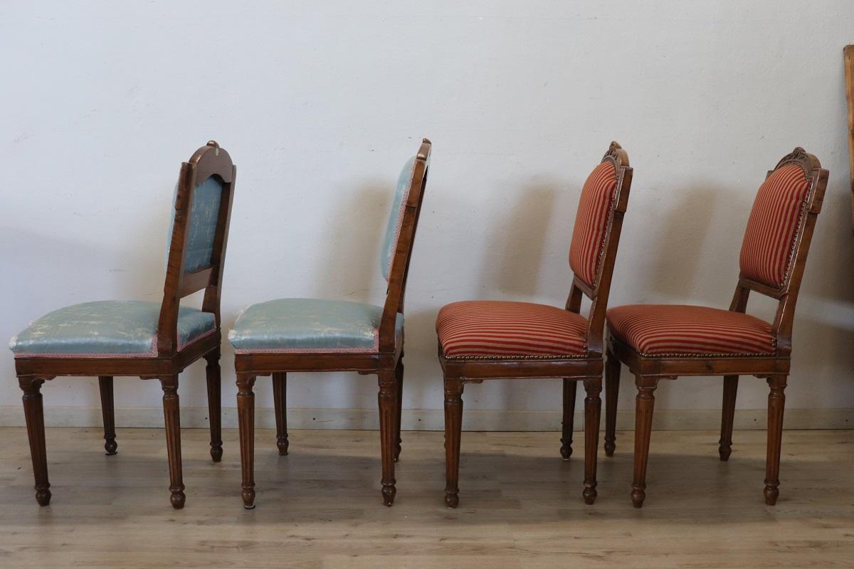 Set aus vier antiken italienischen Louis-XVI-Stühlen aus massivem Nussbaumholz, 18. Jahrhundert im Angebot 1