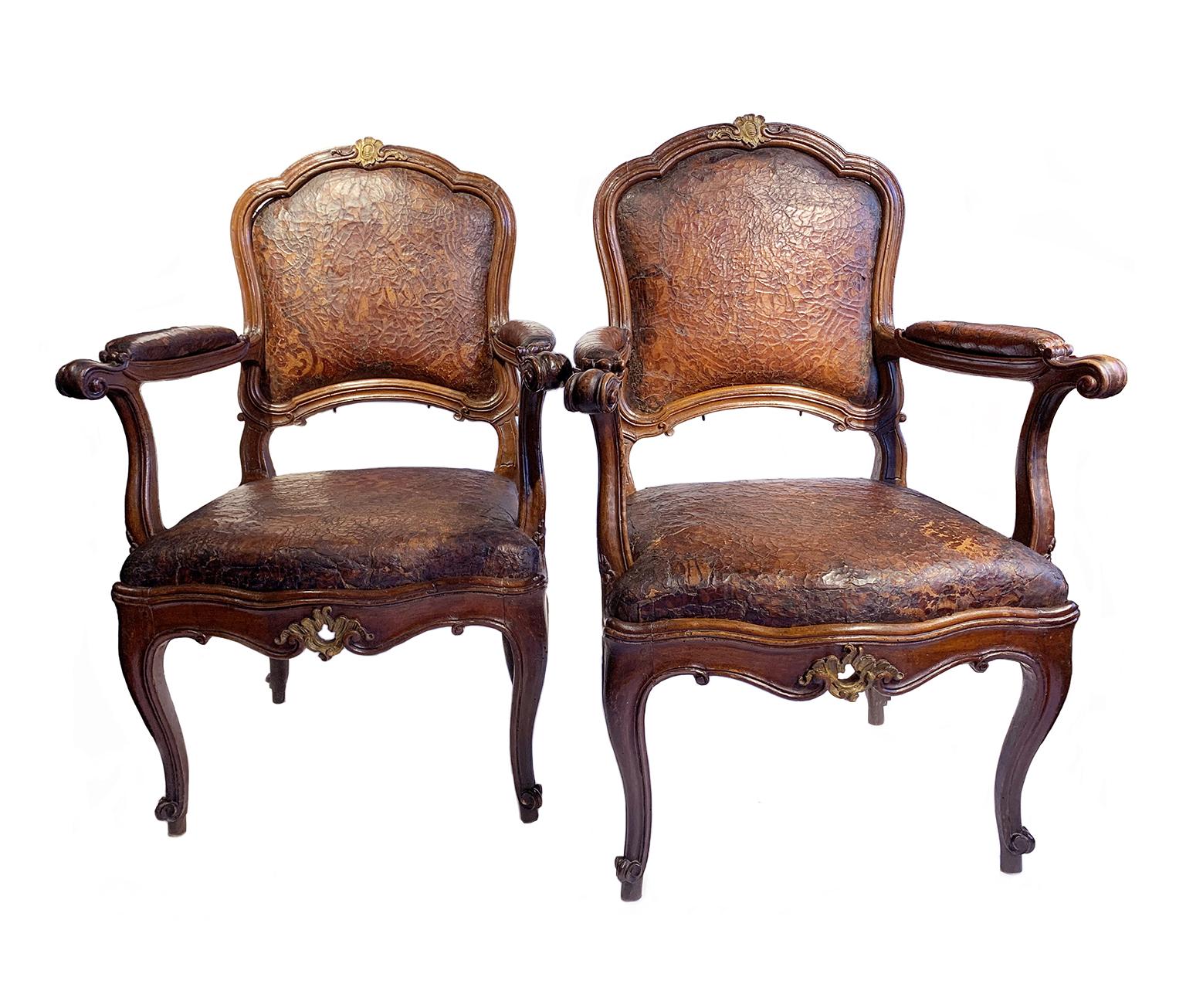 Pair of armchairs
Original impressed leather covers
Milan, circa 1750
They measure: 40.94