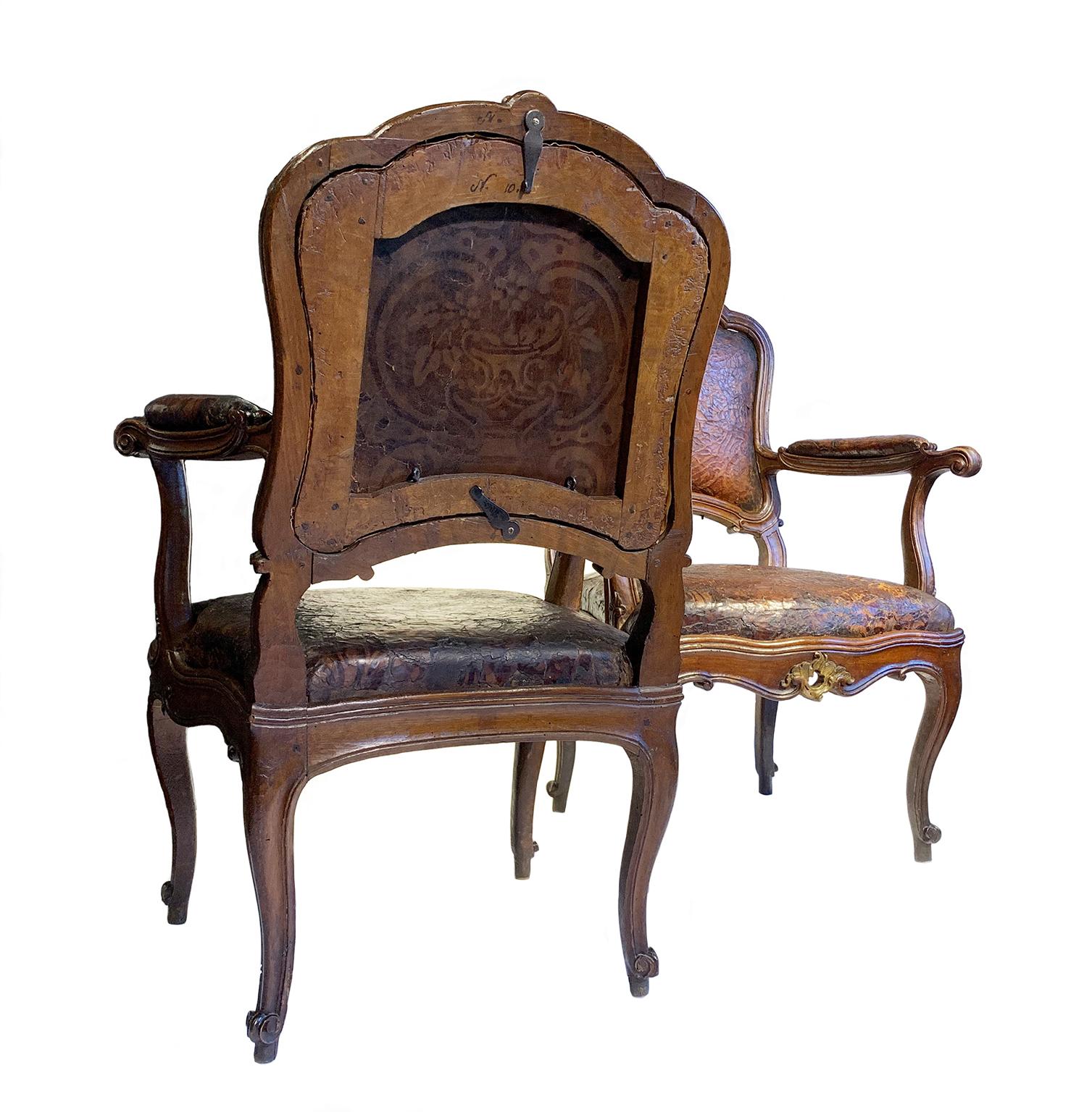 Carved Mid-18th Century Italian Pair of Armchairs with Leather Covers, Milan circa 1750 For Sale