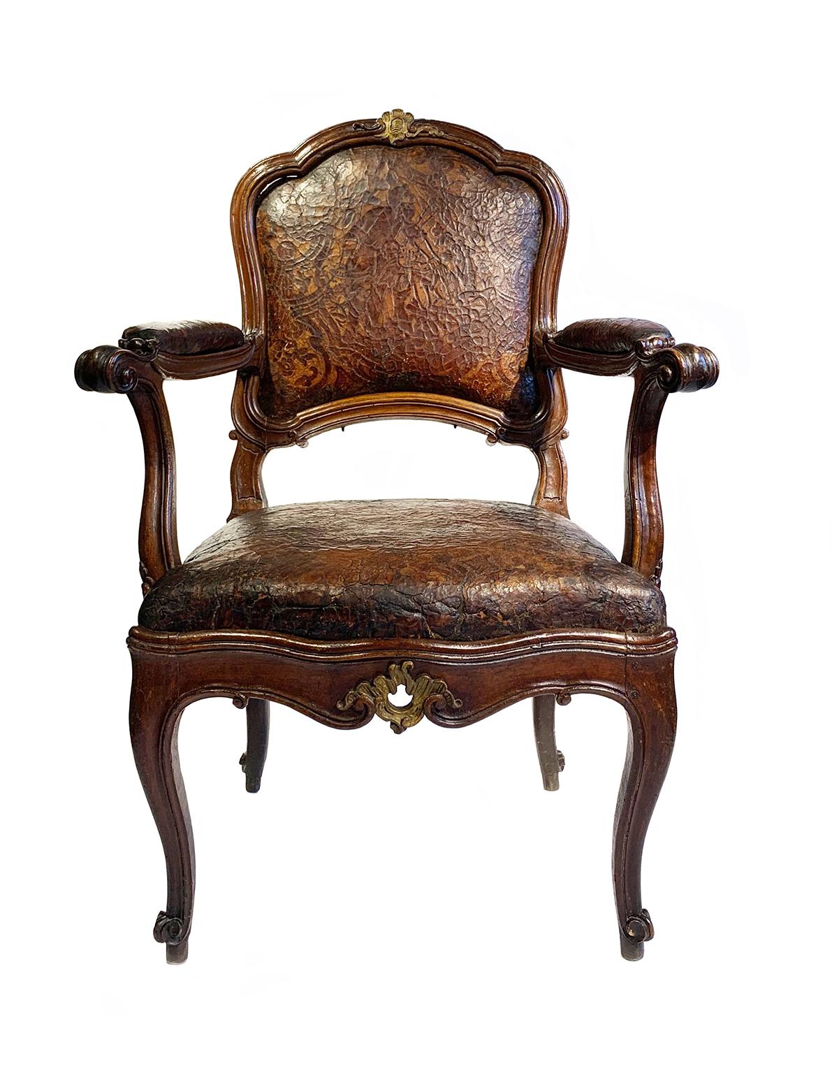 Mid-18th Century Italian Pair of Armchairs with Leather Covers, Milan circa 1750 For Sale 1