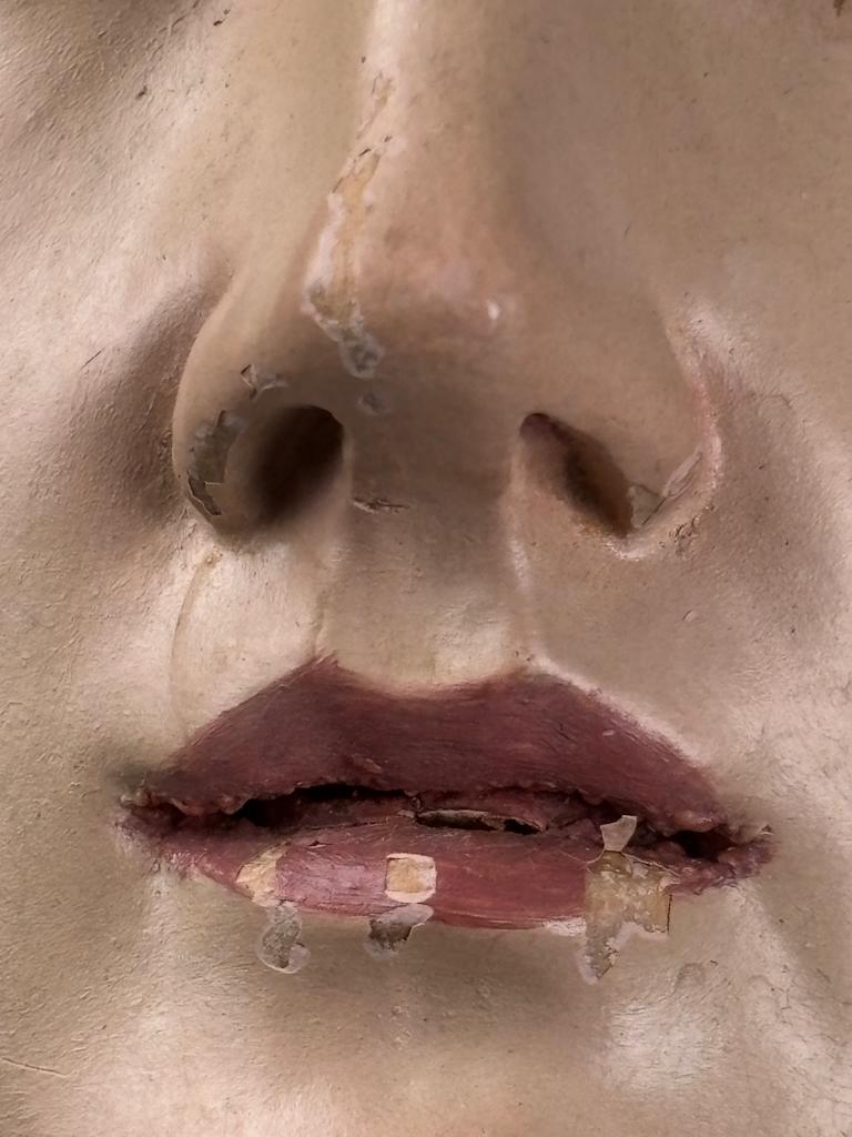 Figura di Santos in policromia e gesso della metà del XVIII secolo (Santa donna) in vendita 13