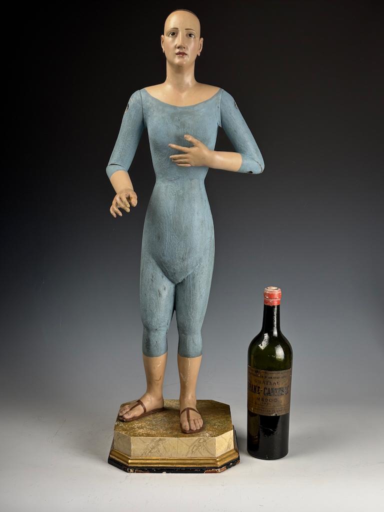 Italiano Figura di Santos in policromia e gesso della metà del XVIII secolo (Santa donna) in vendita