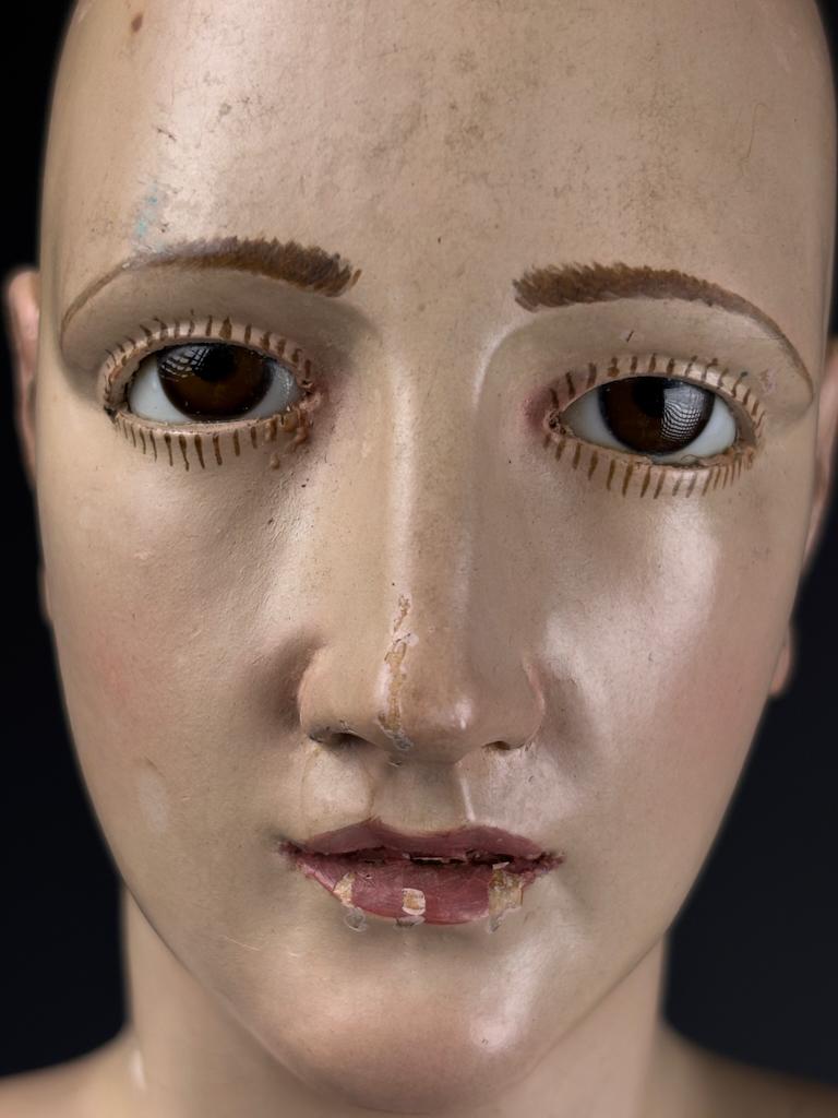 Figura di Santos in policromia e gesso della metà del XVIII secolo (Santa donna) in vendita 1