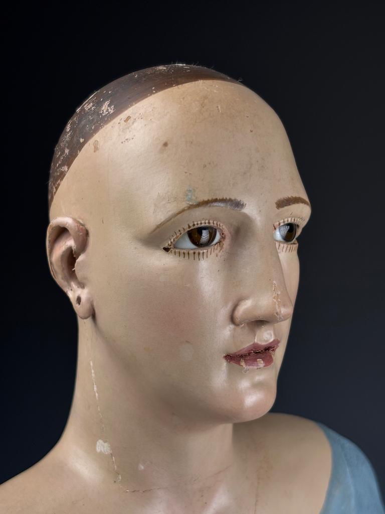 Figura di Santos in policromia e gesso della metà del XVIII secolo (Santa donna) in vendita 3