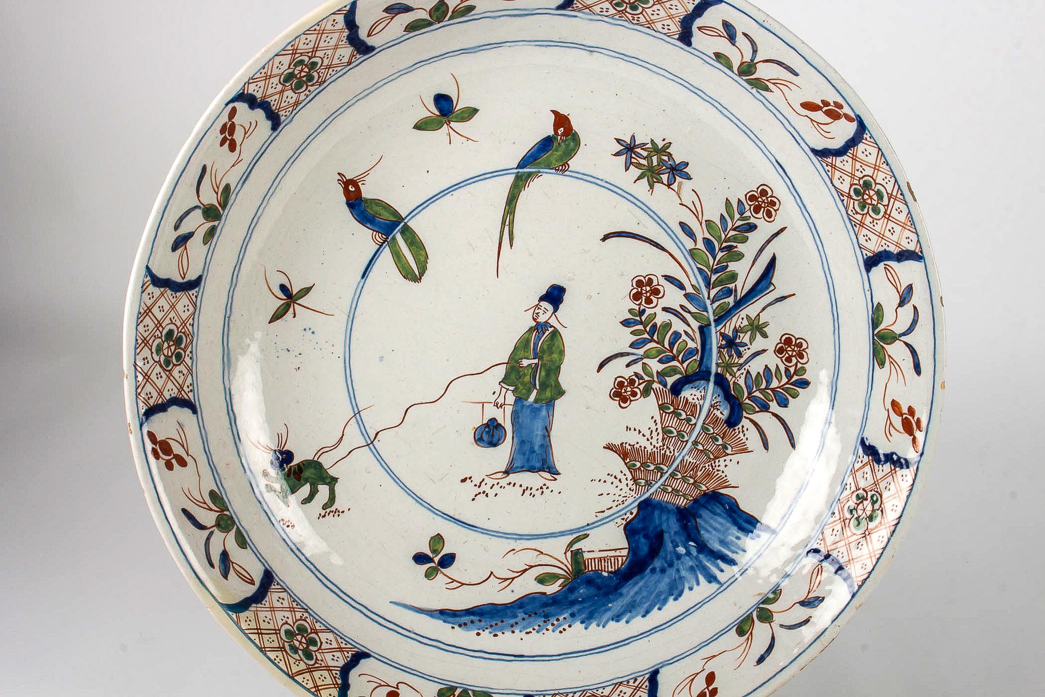 Mid-18th Century, Large Faience Delft Round Dish, circa 1720-1750 2