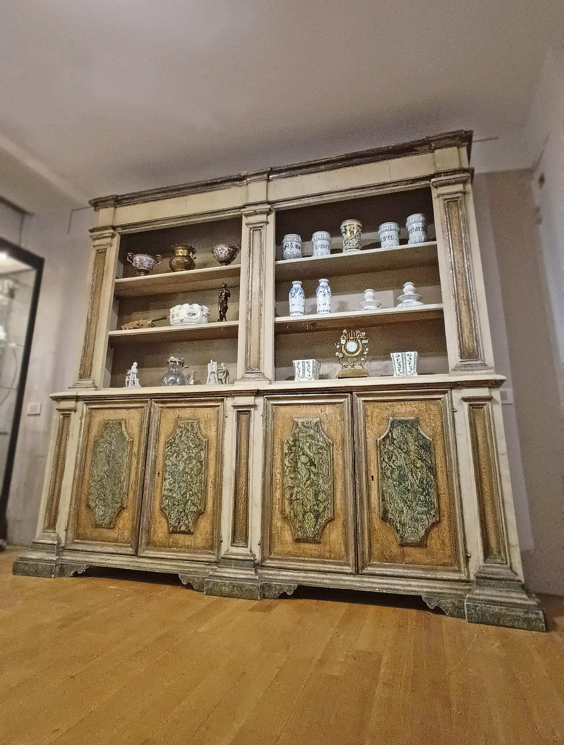 MID-18th CENTURY LARGE PAINTED BOOKCASE For Sale 2