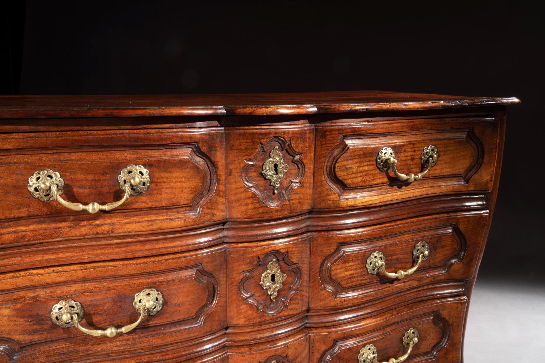 Mid-18th Century Louis XV Bombe Shaped Chestnut Provincial Commode For Sale 1