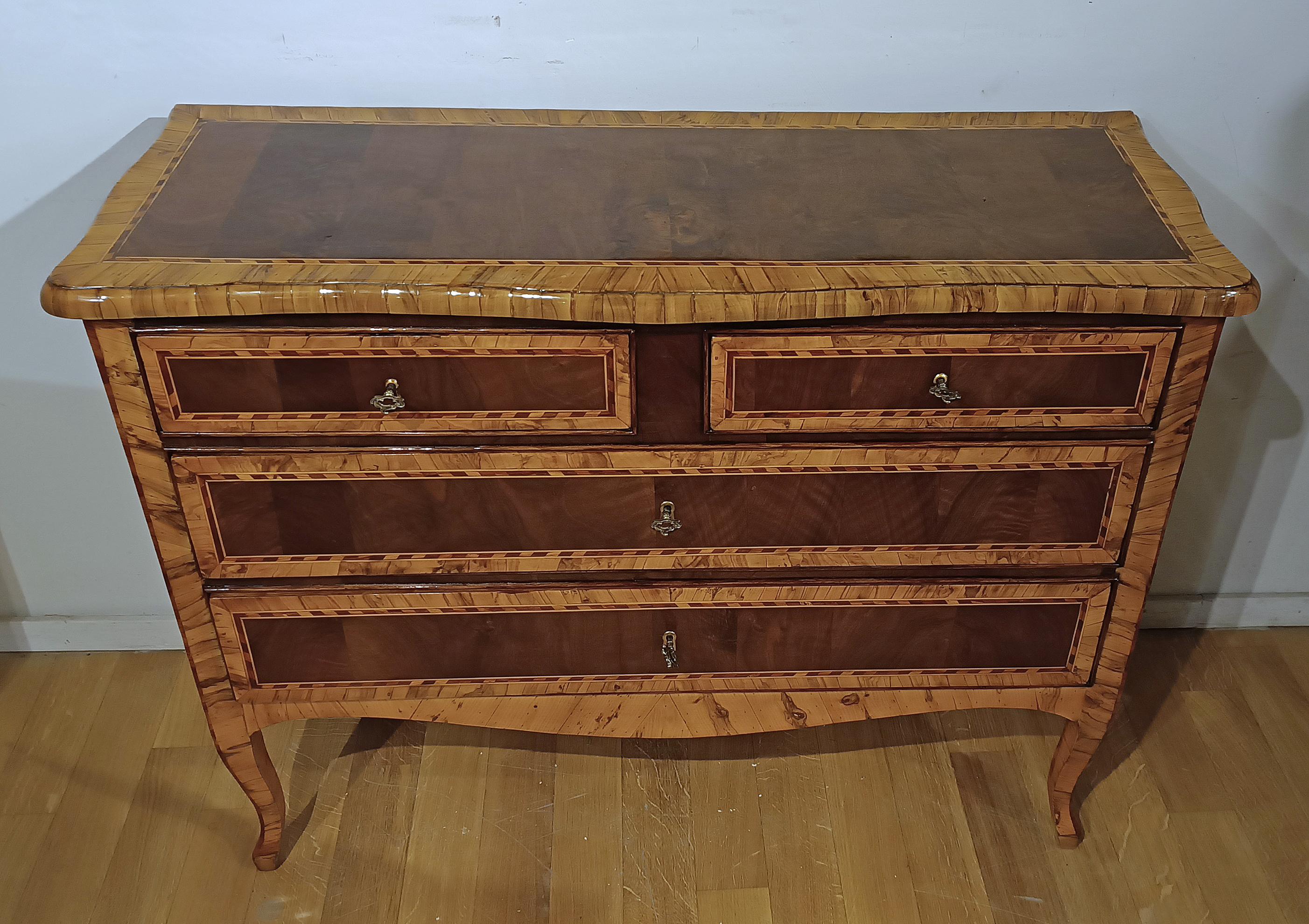 MID 18th CENTURY LOUIS XV CHEST OF DRAWERS  For Sale 4