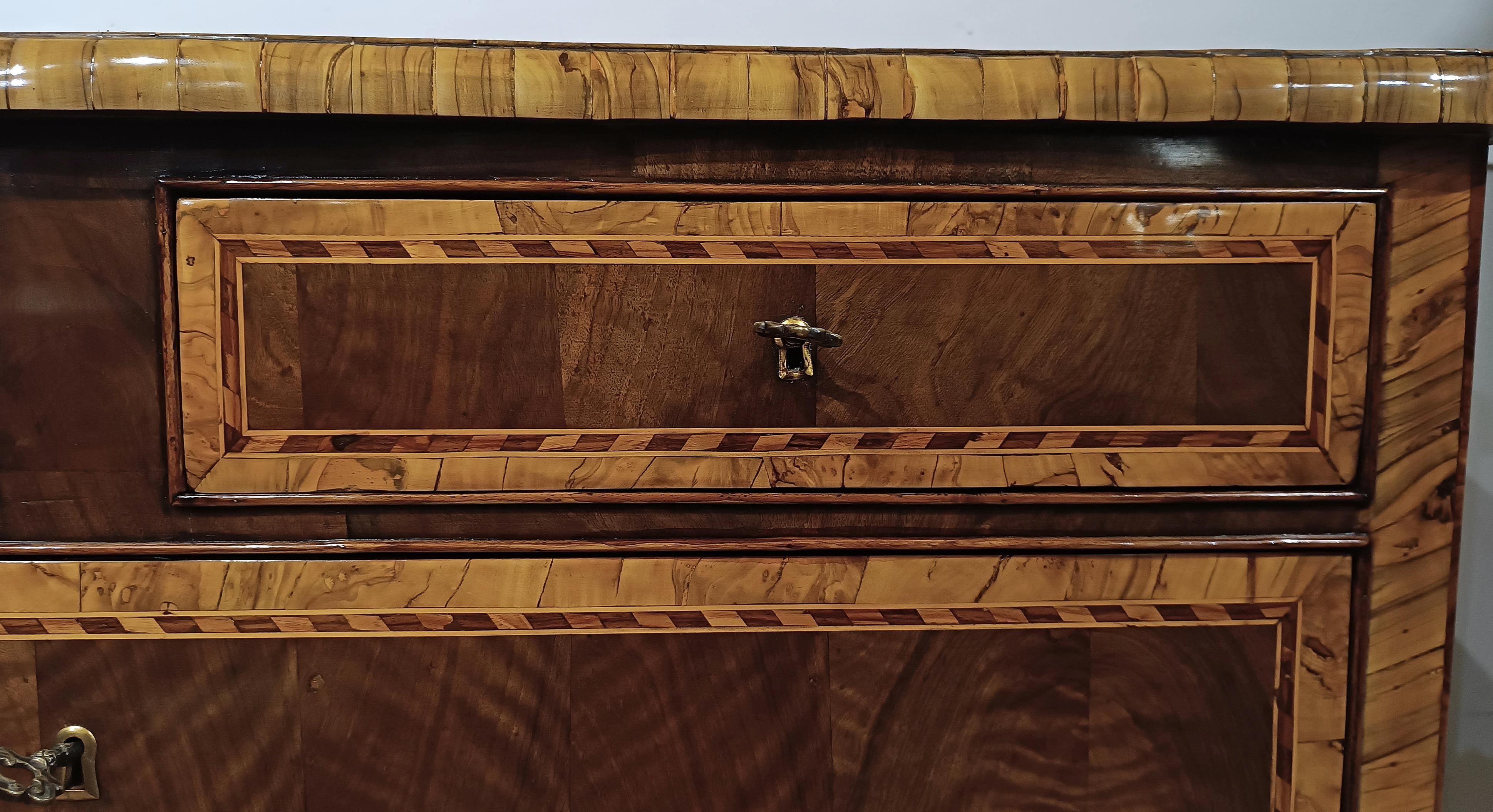 MID 18th CENTURY LOUIS XV CHEST OF DRAWERS  For Sale 8