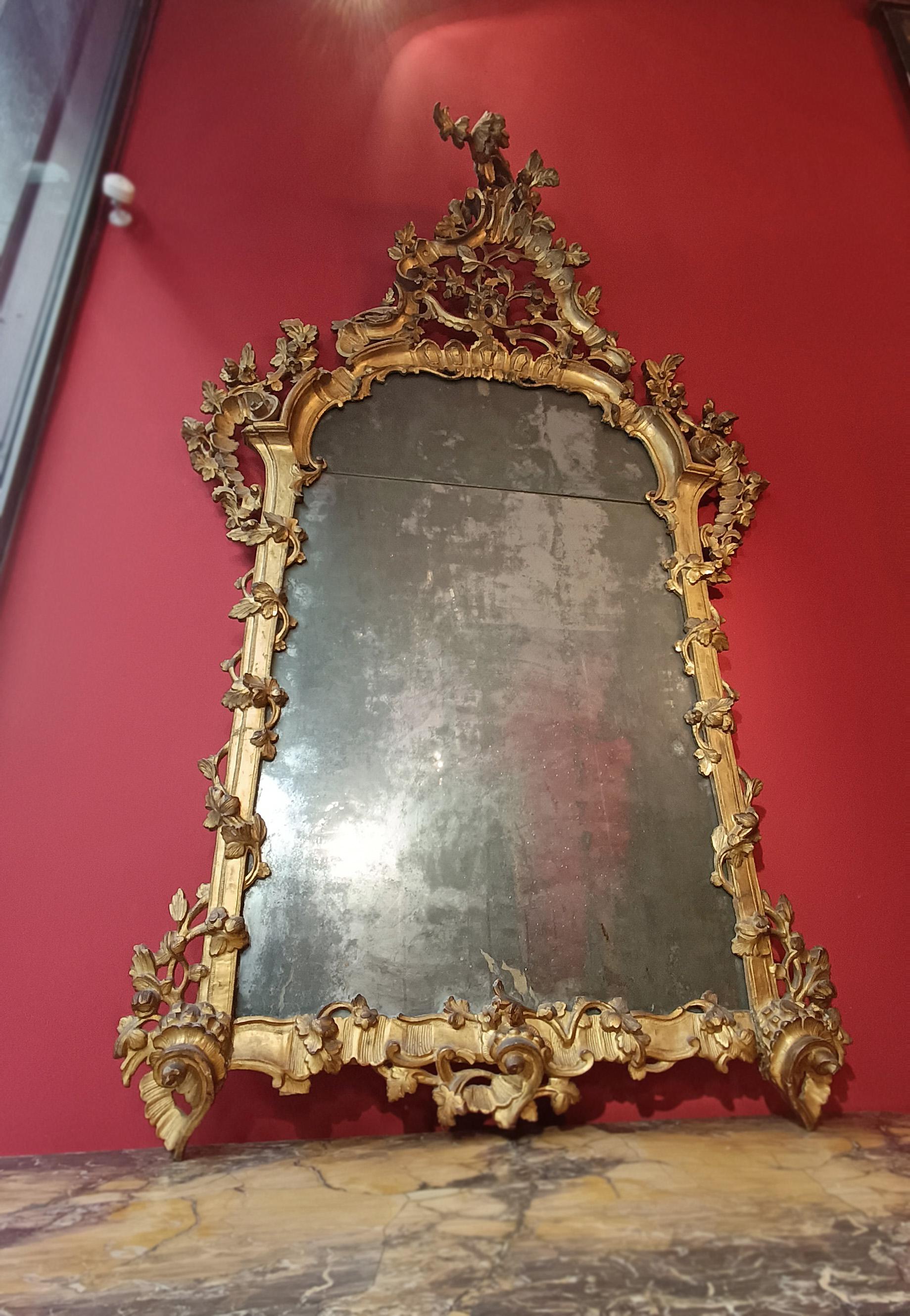 MI-CENTRE DU XVIIIe SIÈCLE LOUIS XV MIROIR DORÉ en vente 2