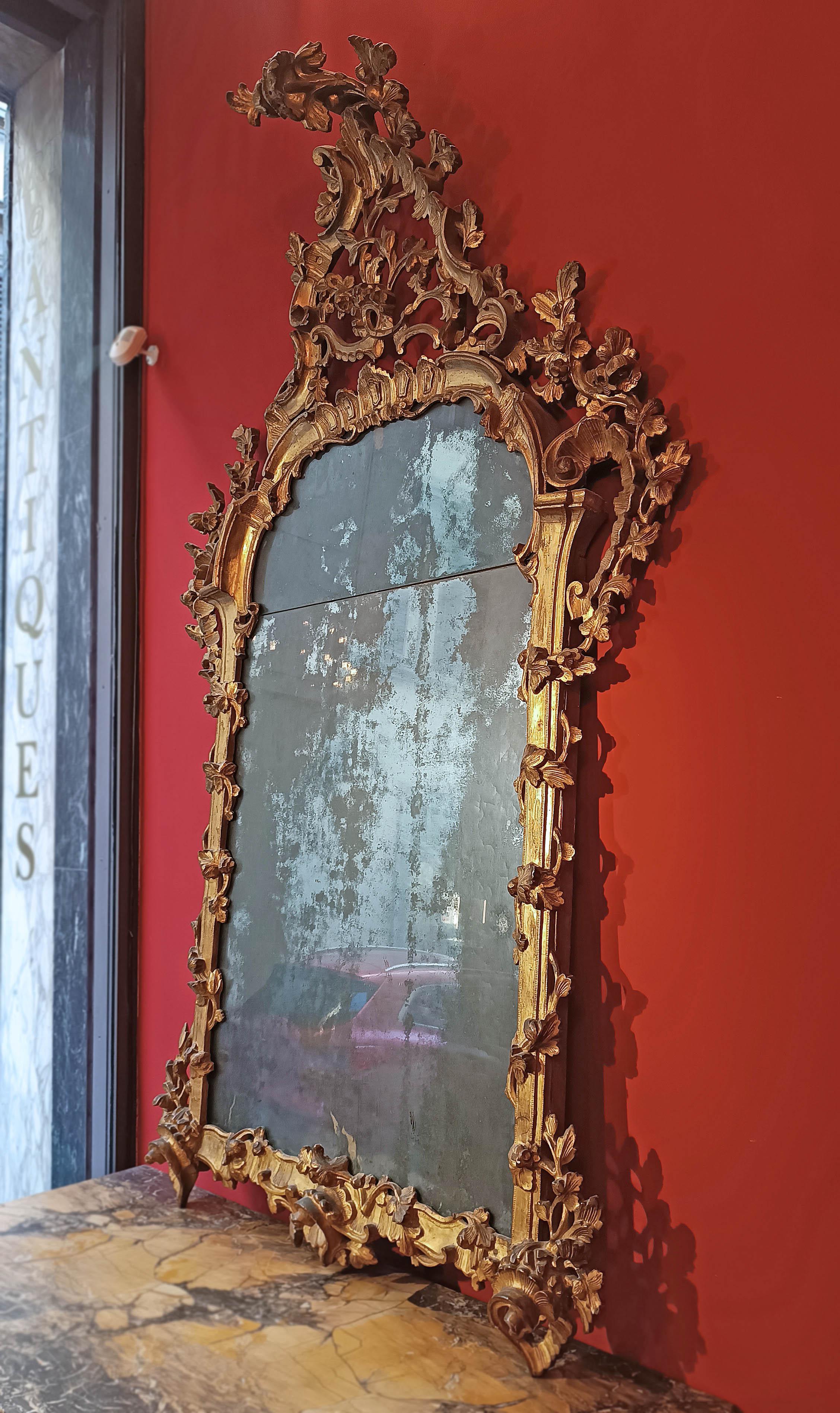 Louis XV MI-CENTRE DU XVIIIe SIÈCLE LOUIS XV MIROIR DORÉ en vente