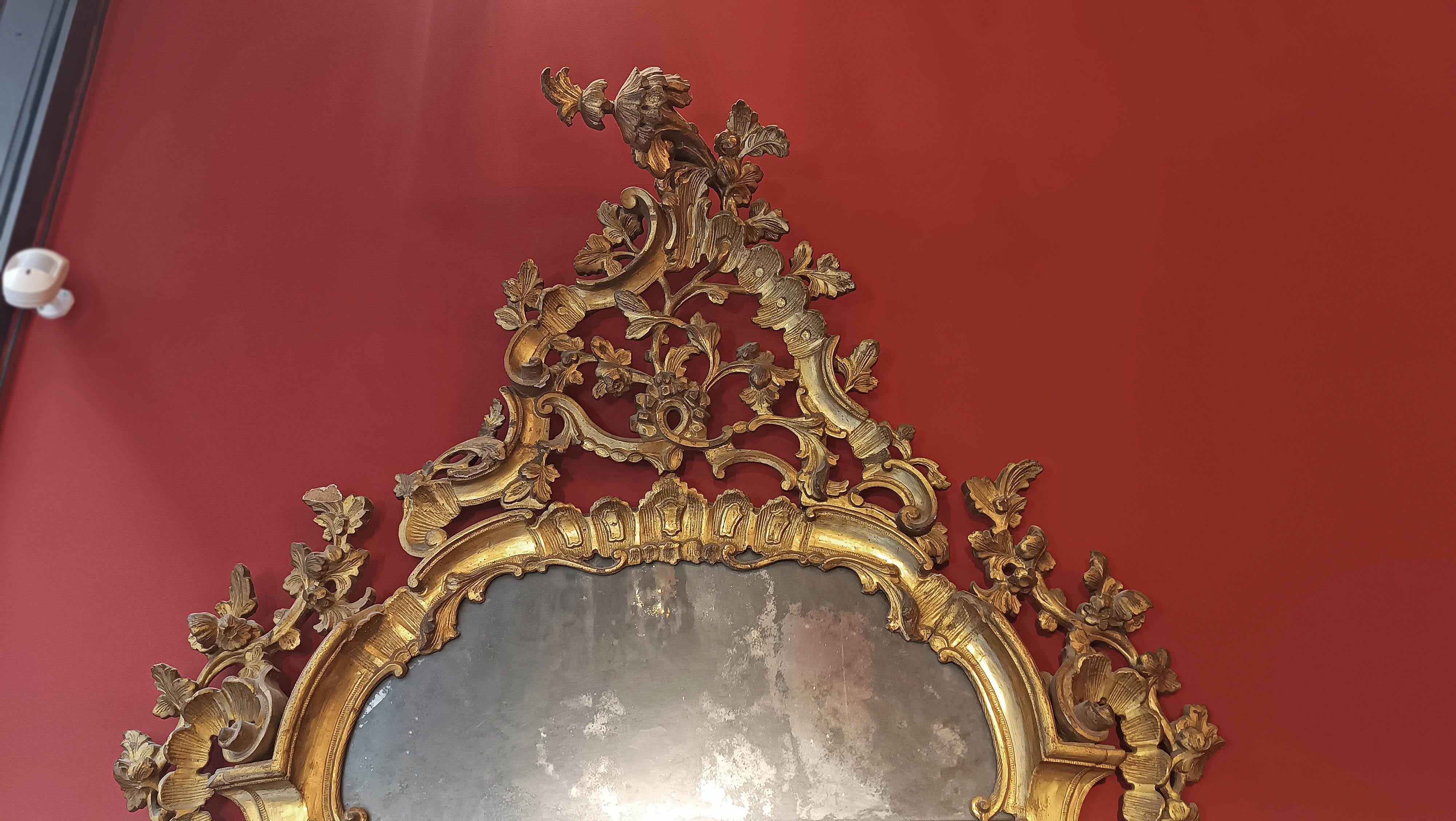 Italian MI-CENTRE DU XVIIIe SIÈCLE LOUIS XV MIROIR DORÉ en vente