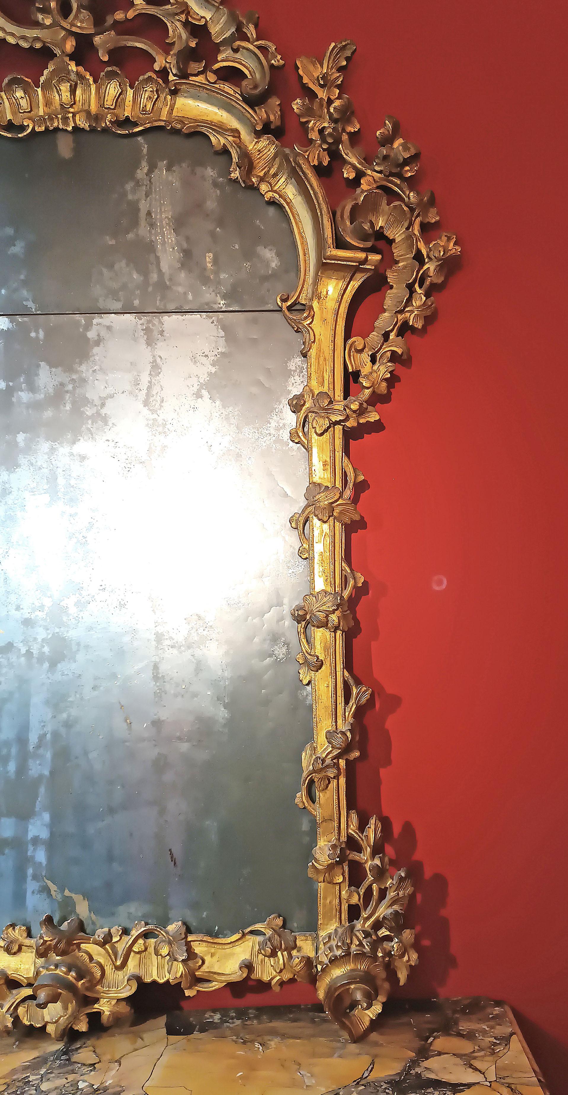 MI-CENTRE DU XVIIIe SIÈCLE LOUIS XV MIROIR DORÉ Bon état - En vente à Firenze, FI
